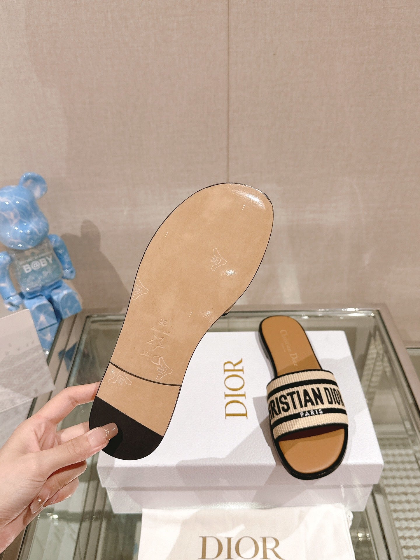 LOGO STRAP SLIDE SANDALS – BEIGE & BLACK