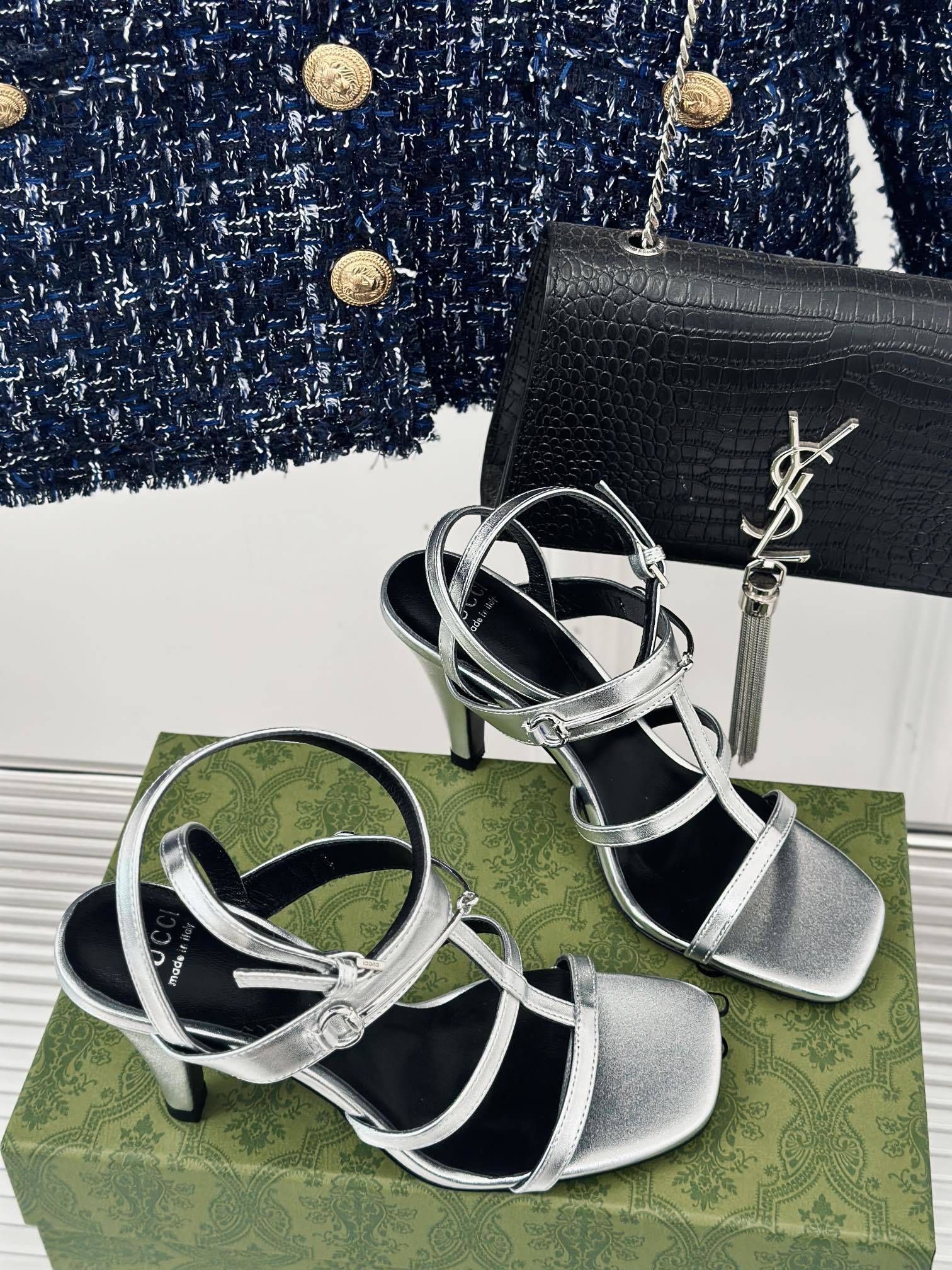 METALLIC SILVER STRAPPY HEEL SANDALS WITH SLIM SILHOUETTE