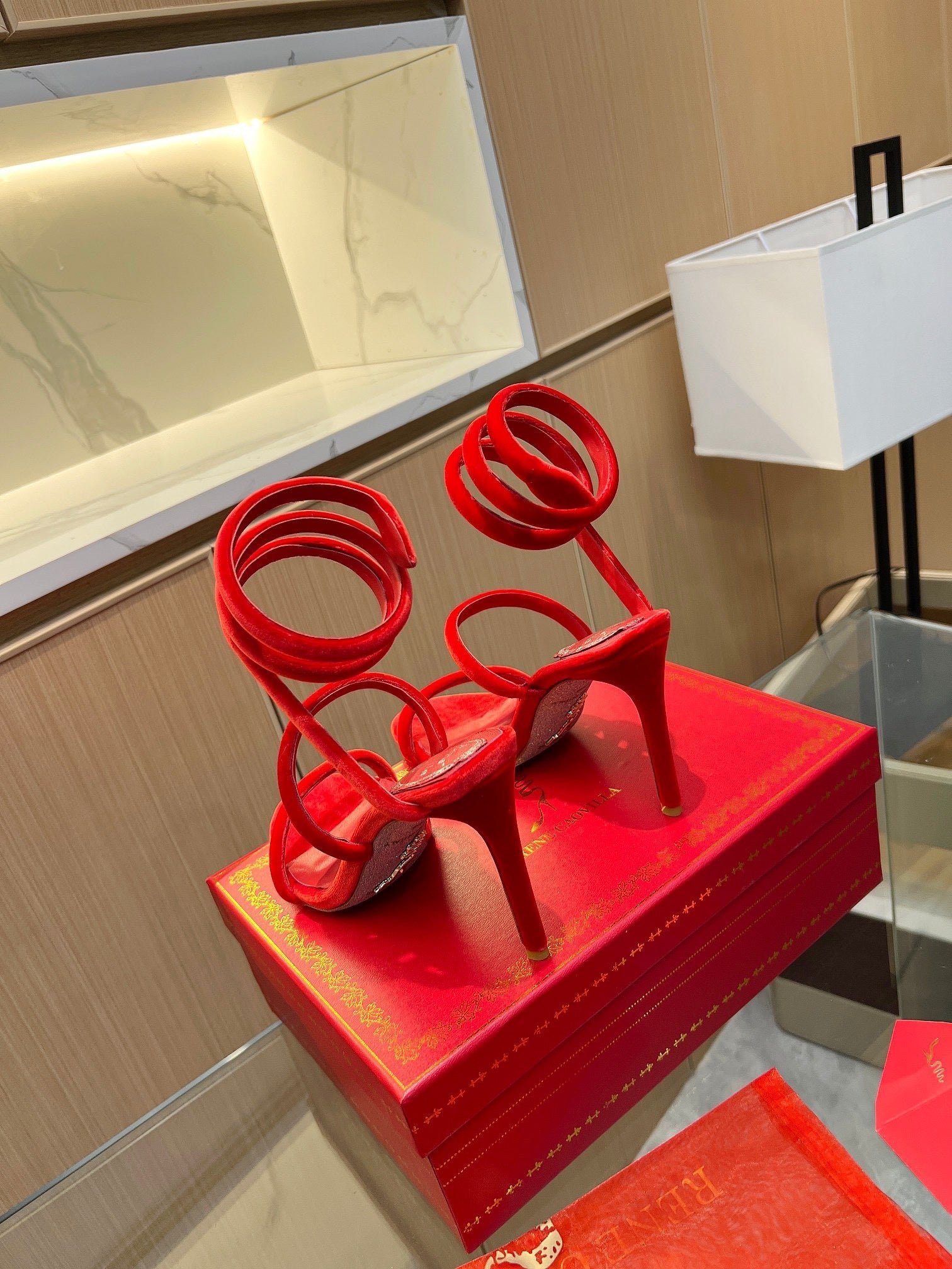 SCARLET SPIRAL HEELS