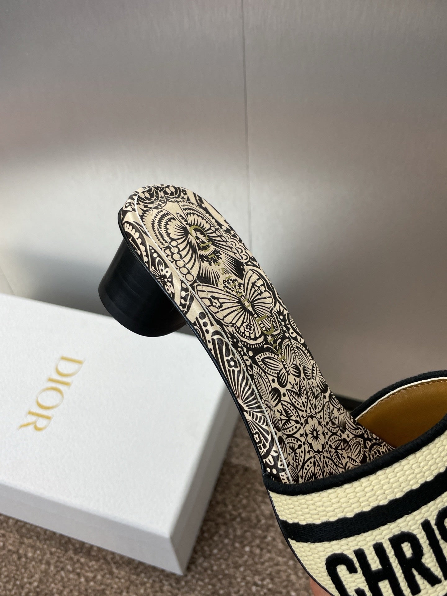 LOGO JACQUARD MID-HEEL MULES – BLACK & CREAM TOILE