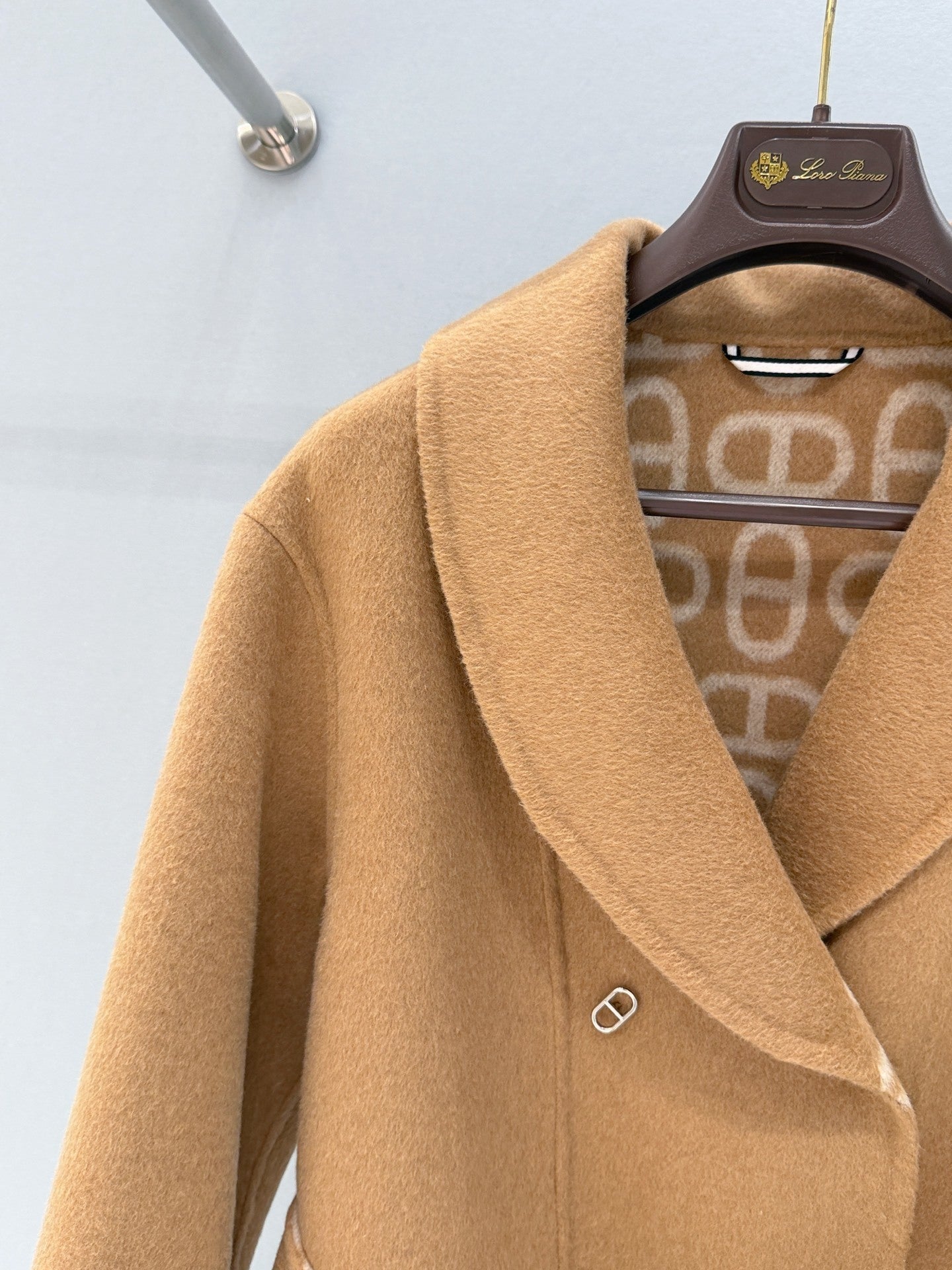 CAMEL SHORT COAT WITH SOFT COLLAR AND ADJUSTABLE BELT