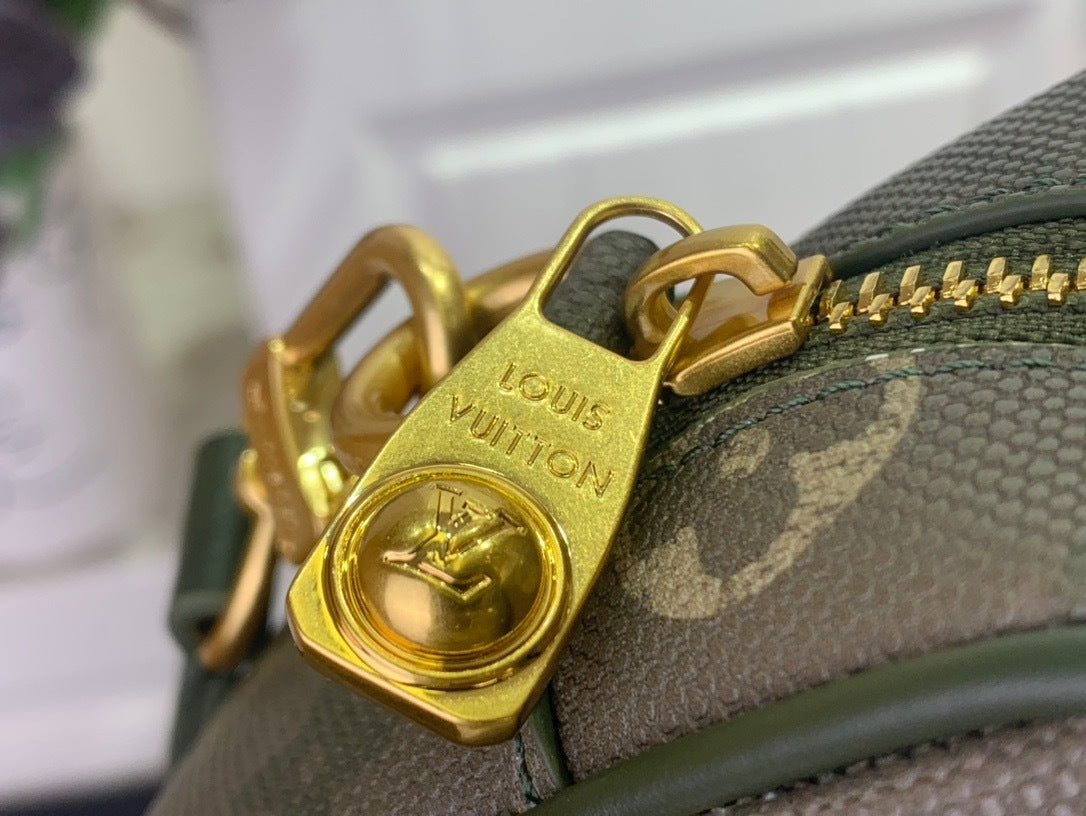 COMPACT CROSSBODY CAMERA BAG