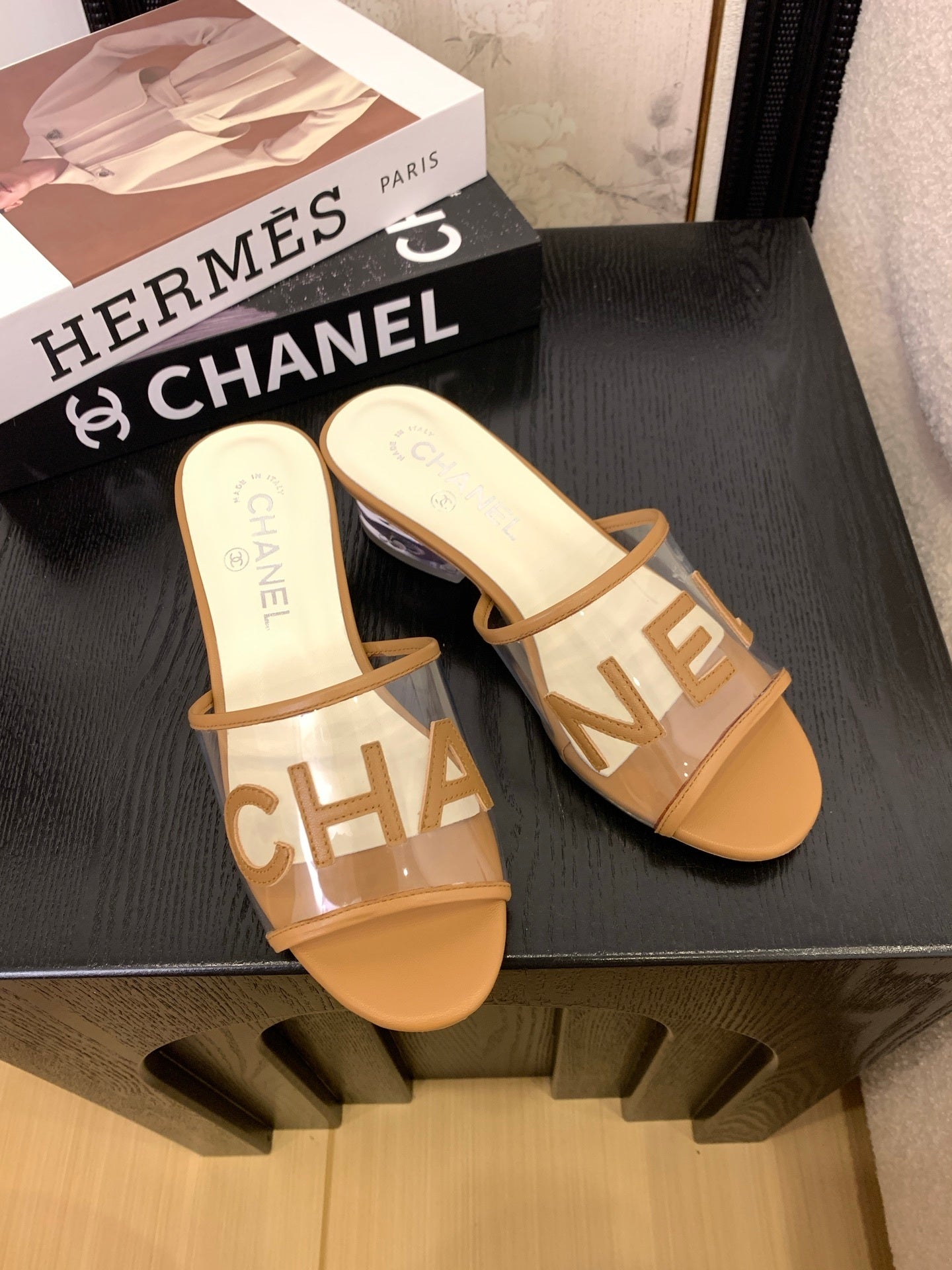 CLEAR LOGO STRAP FLAT SLIDES – TAN