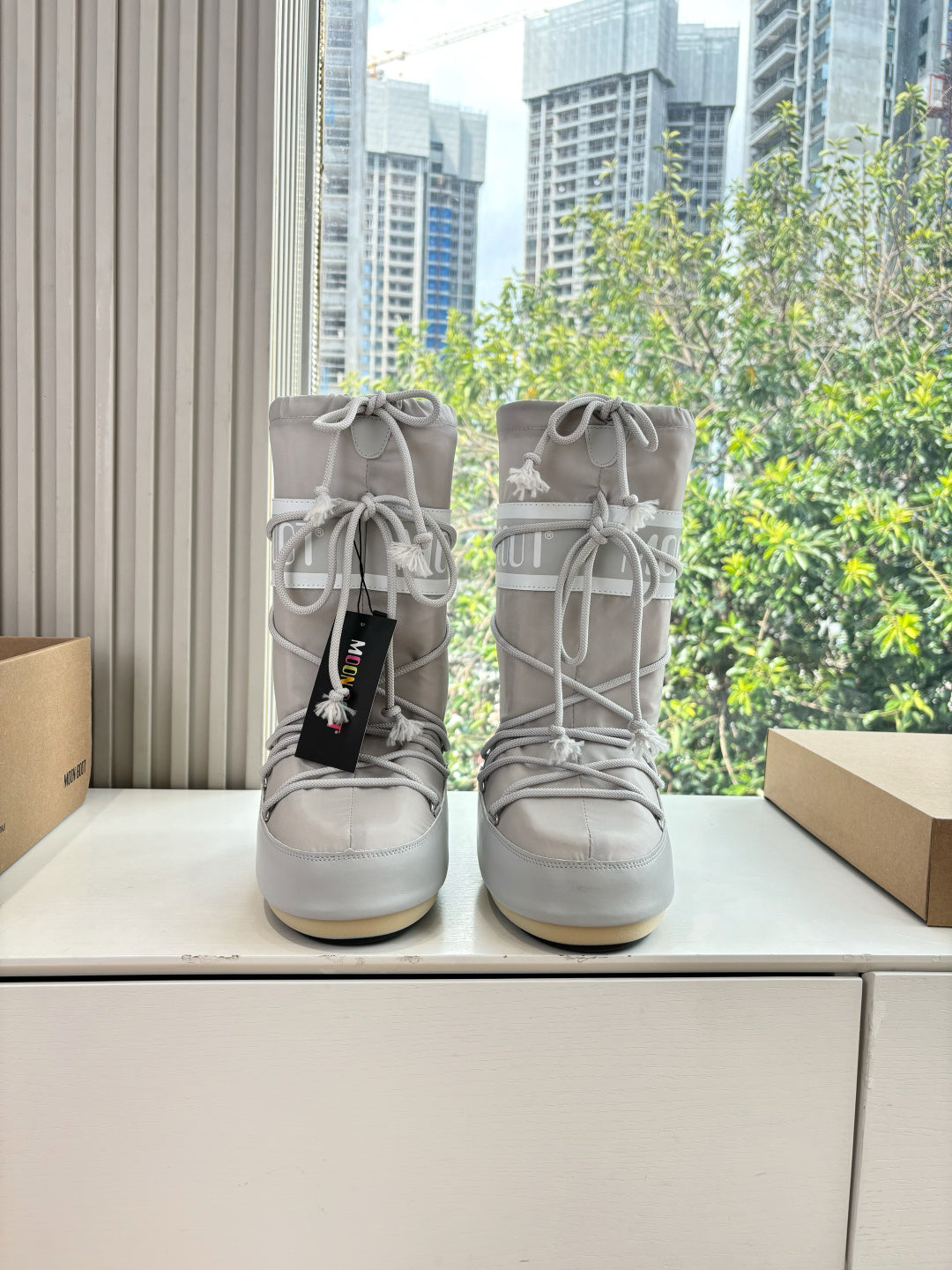 LIGHT GREY INSULATED WINTER BOOTS