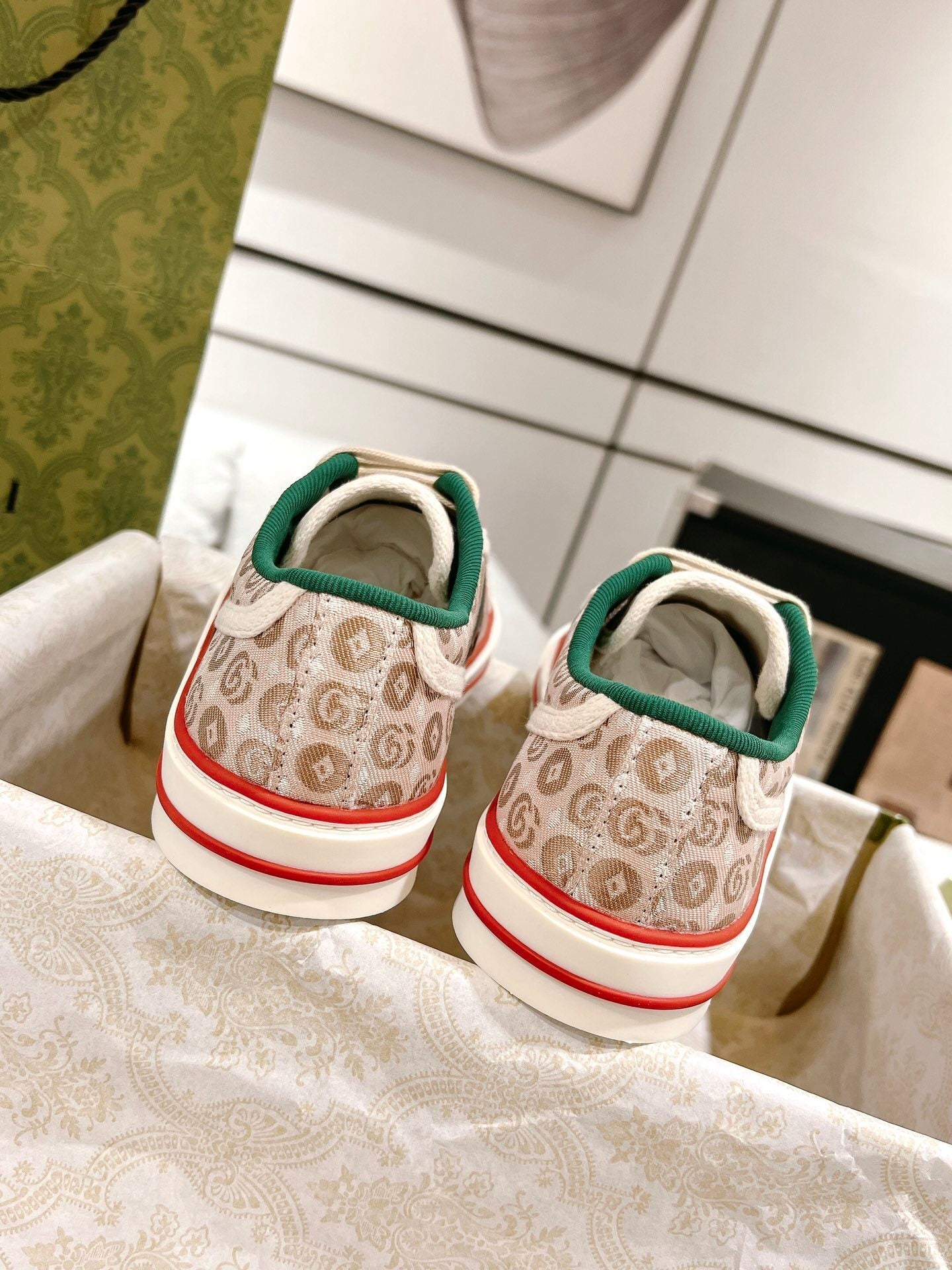 BEIGE GREEN LOW-TOP SNEAKERS