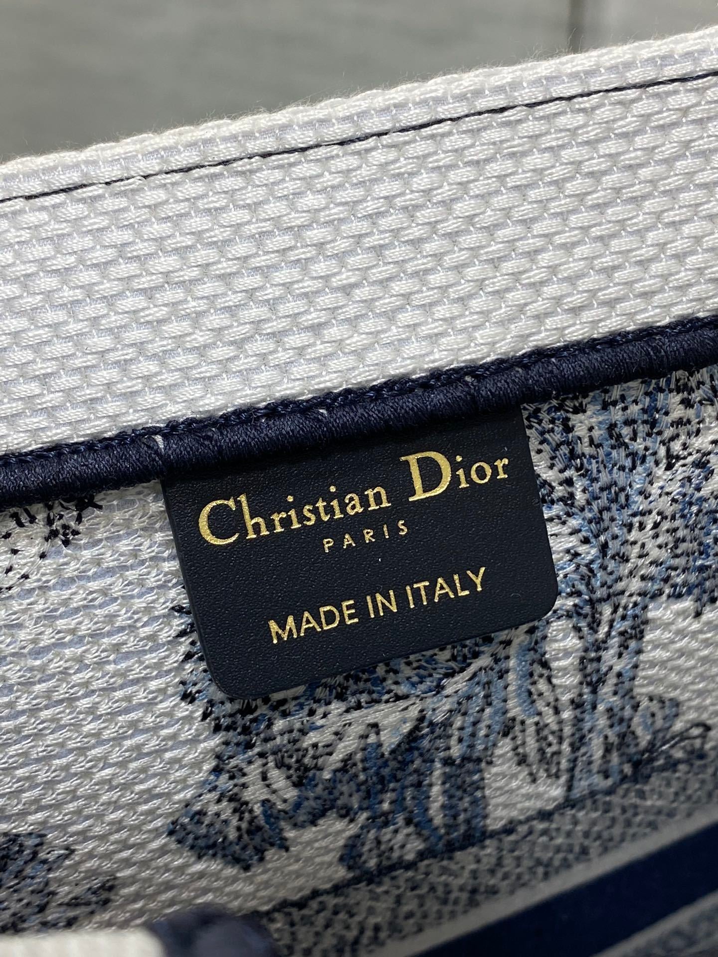 STRUCTURED CANVAS TOTE WITH BOTANICAL ILLUSTRATION