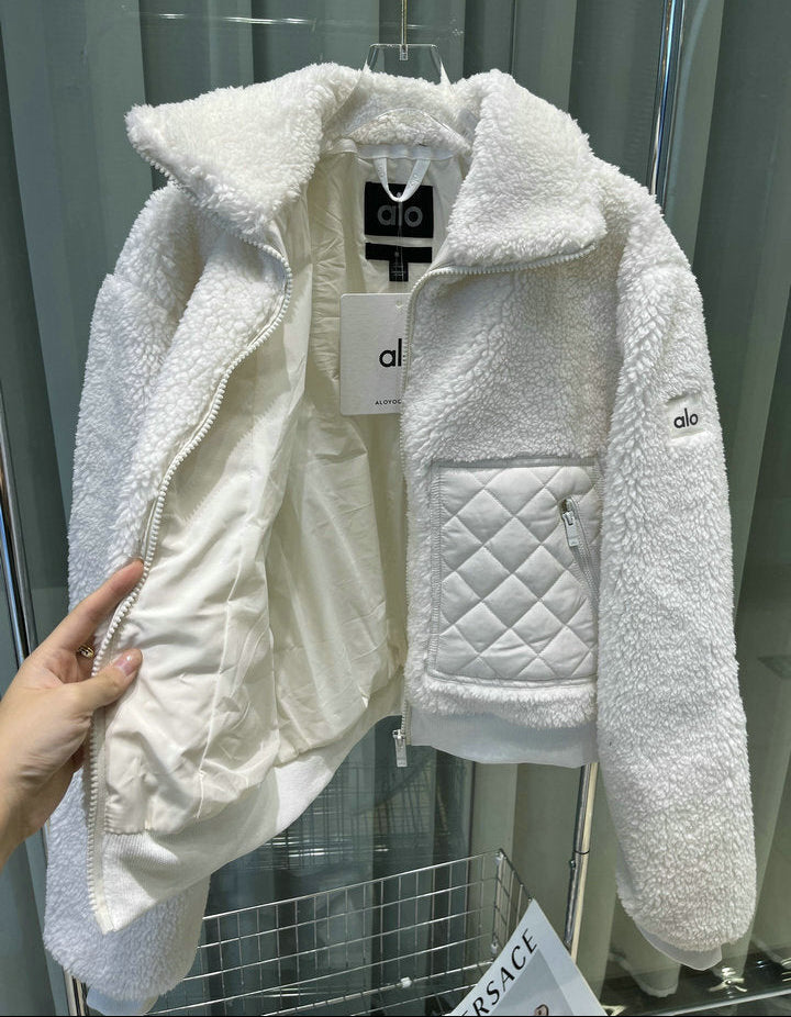 CHAQUETA DE PELUCHE CORTA CON PANELES ACOLCHADOS