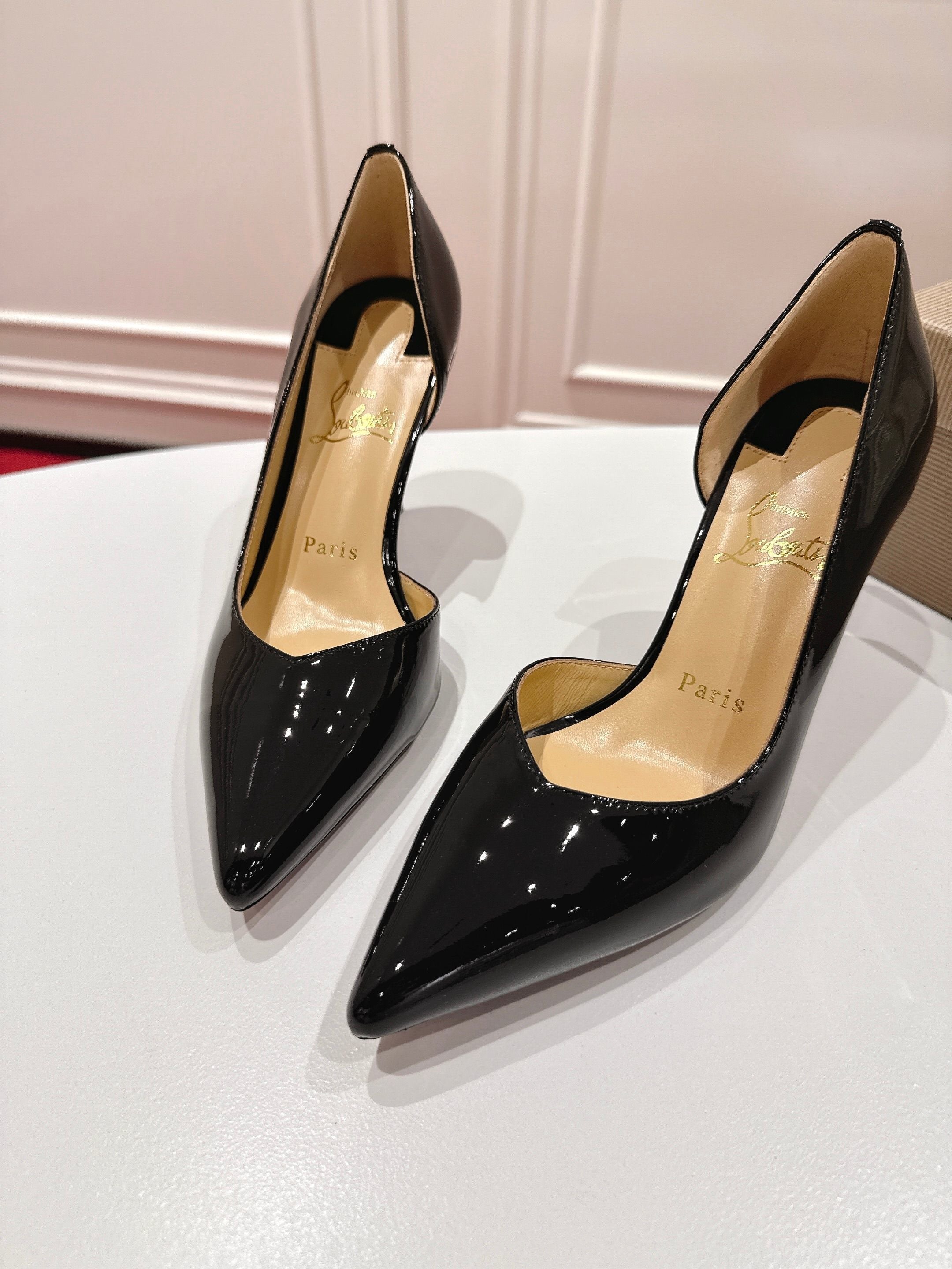BLACK PATENT POINTED-TOE CLASSIC PUMPS