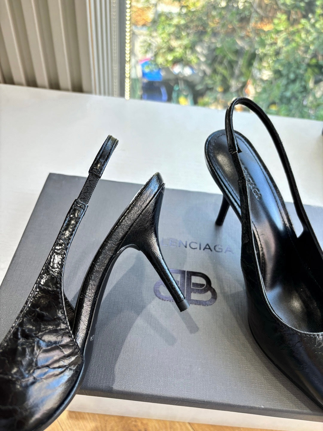 CLASSIC BLACK POINTED-TOE SLINGBACK STILETTO HEELS