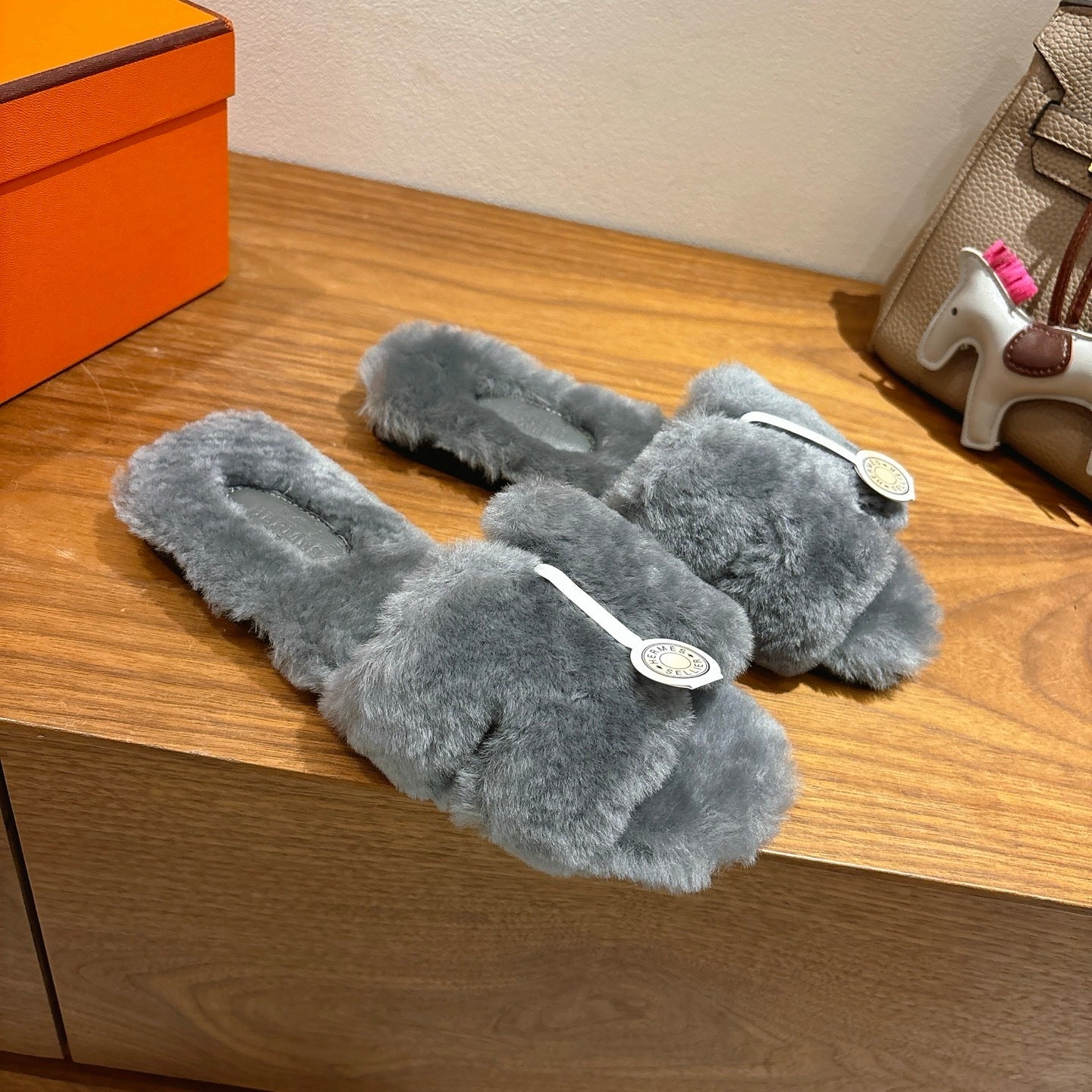 GRAY FAUX FUR SLIDE SLIPPERS