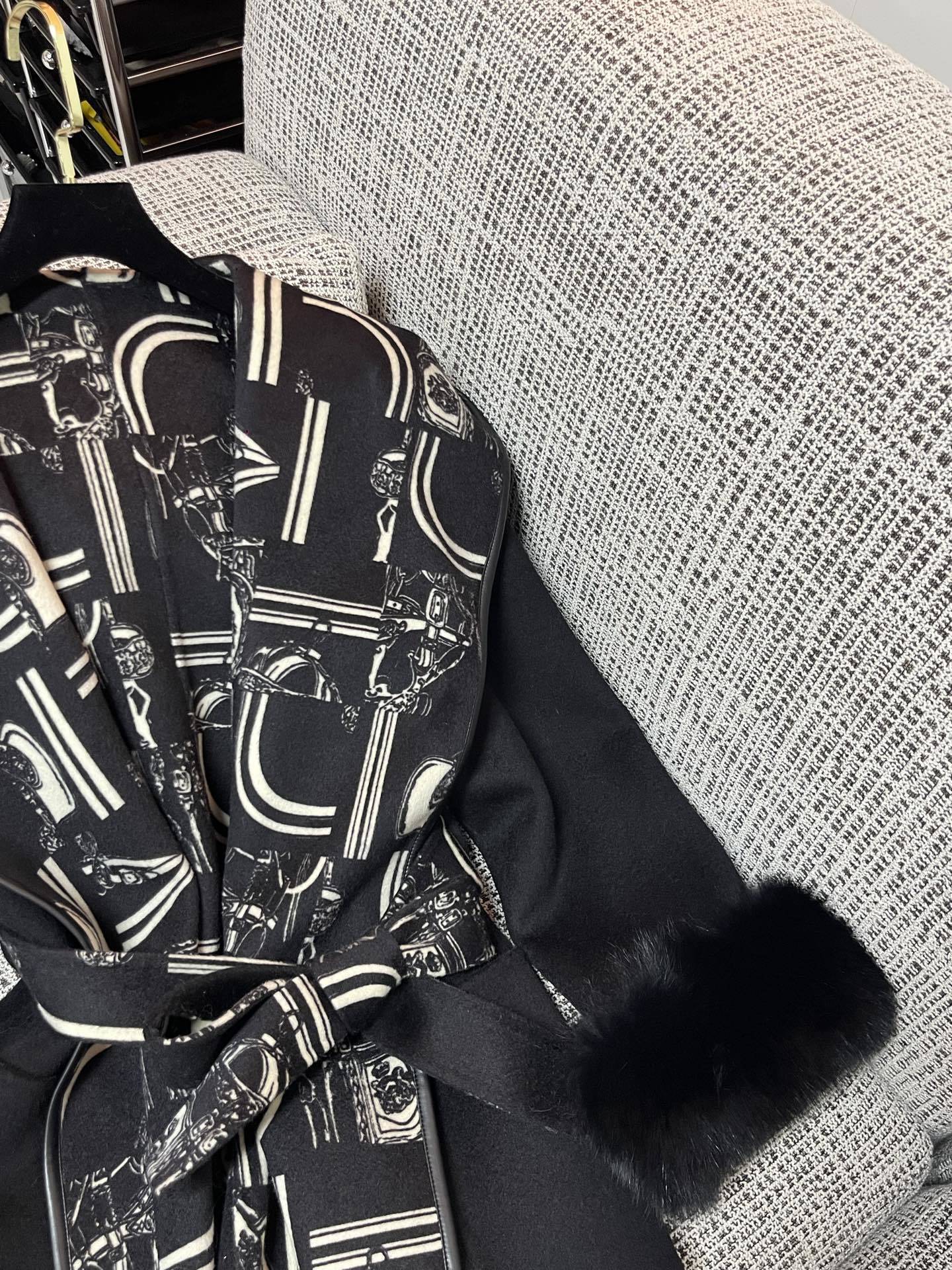 LUXURY BLACK COAT WITH GRAPHIC PRINT LAPELS & FUR CUFFS