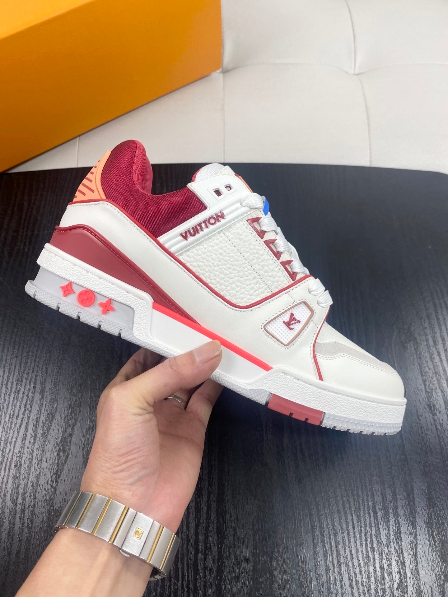 WHITE LOW-TOP SNEAKERS WITH RED ACCENTS