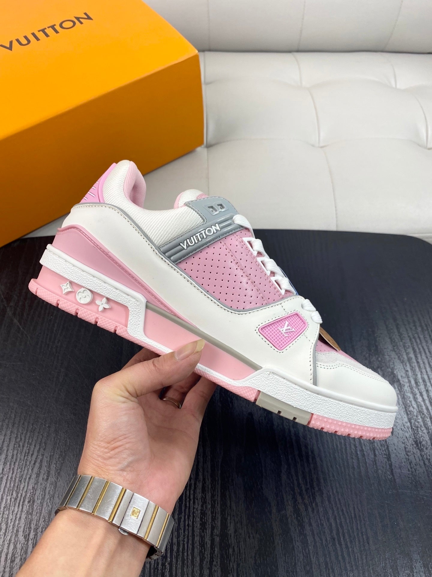 PINK AND WHITE LOW-TOP SNEAKERS WITH PERFORATED DETAILS