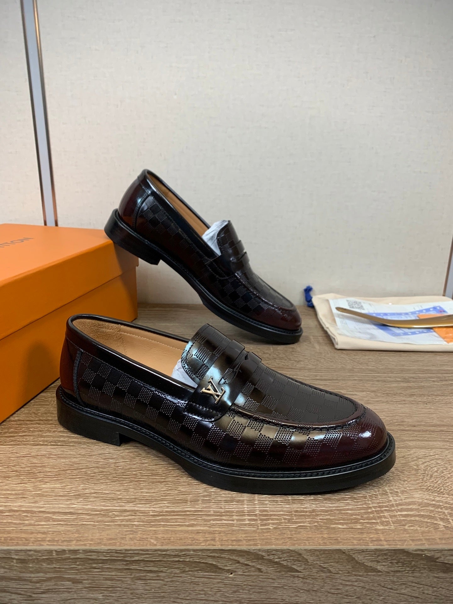 DARK BROWN PATENT LEATHER LOAFERS