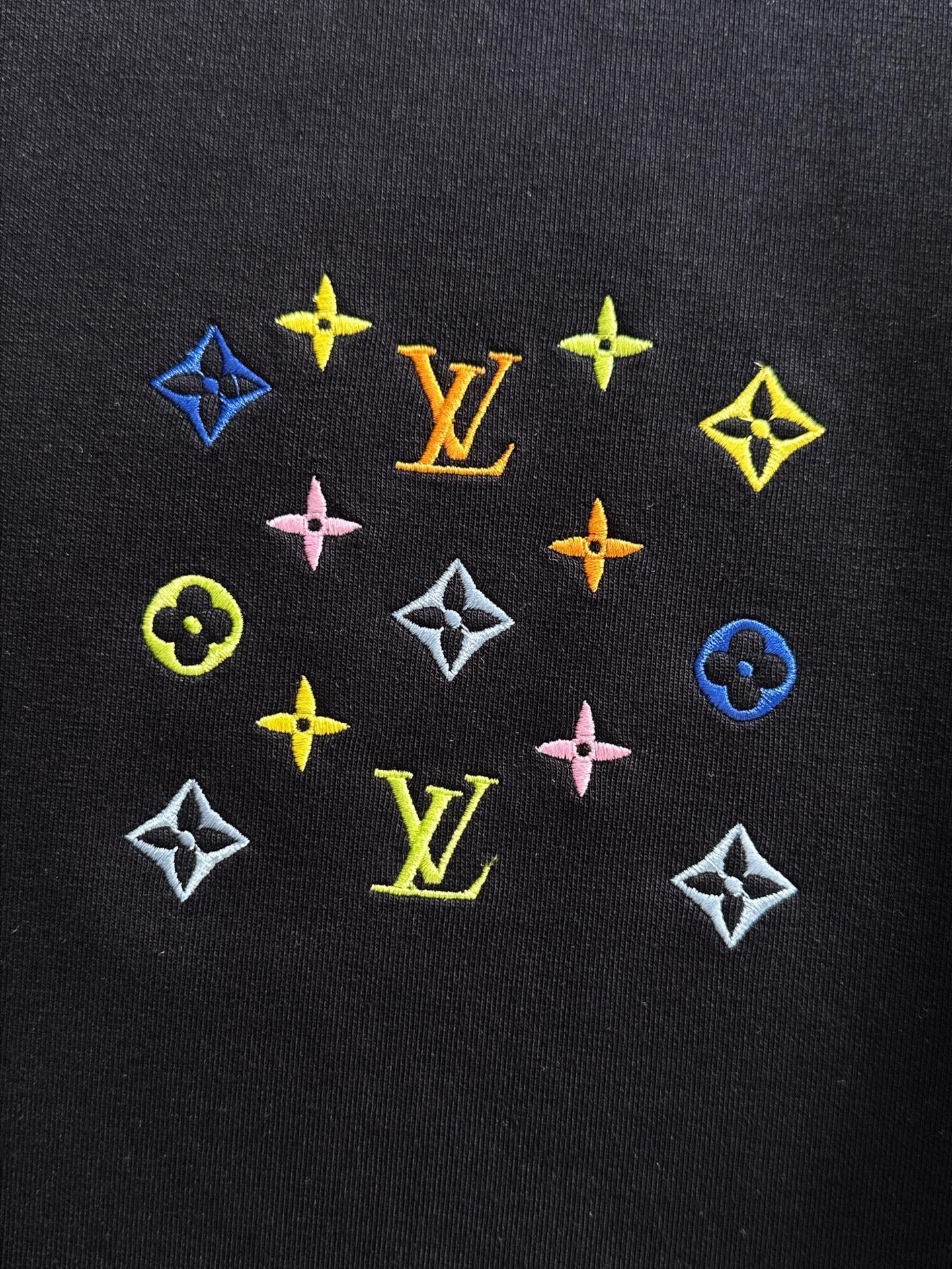 MINIMAL EMBROIDERED CREWNECK SWEATSHIRT