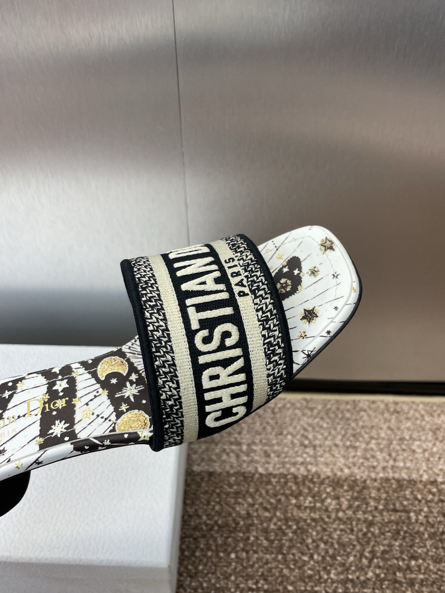 LOGO JACQUARD MID-HEEL MULES – BLACK CONSTELLATION PRINT