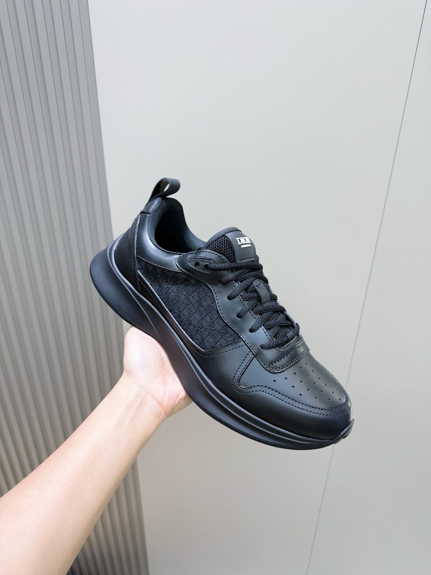 ALL-BLACK LEATHER PANEL SNEAKERS