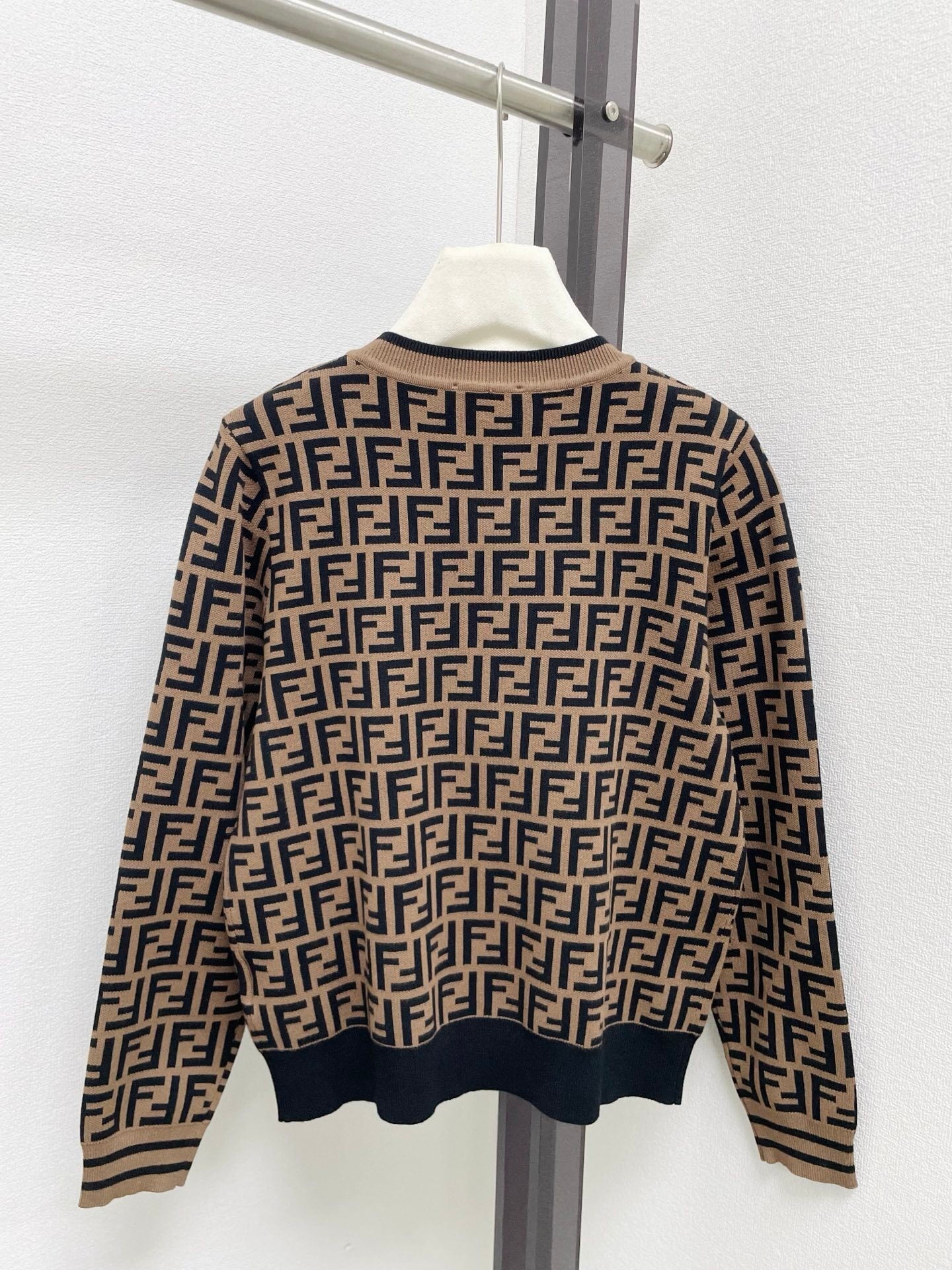 CLASSIC PATTERN KNIT CARDIGAN