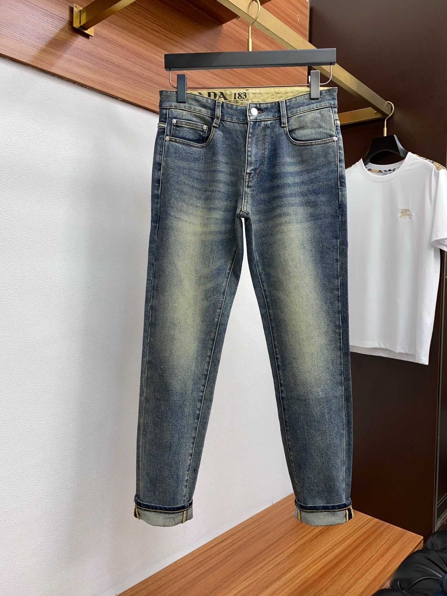 VINTAGE WASH LOGO PLAQUE DENIM JEANS