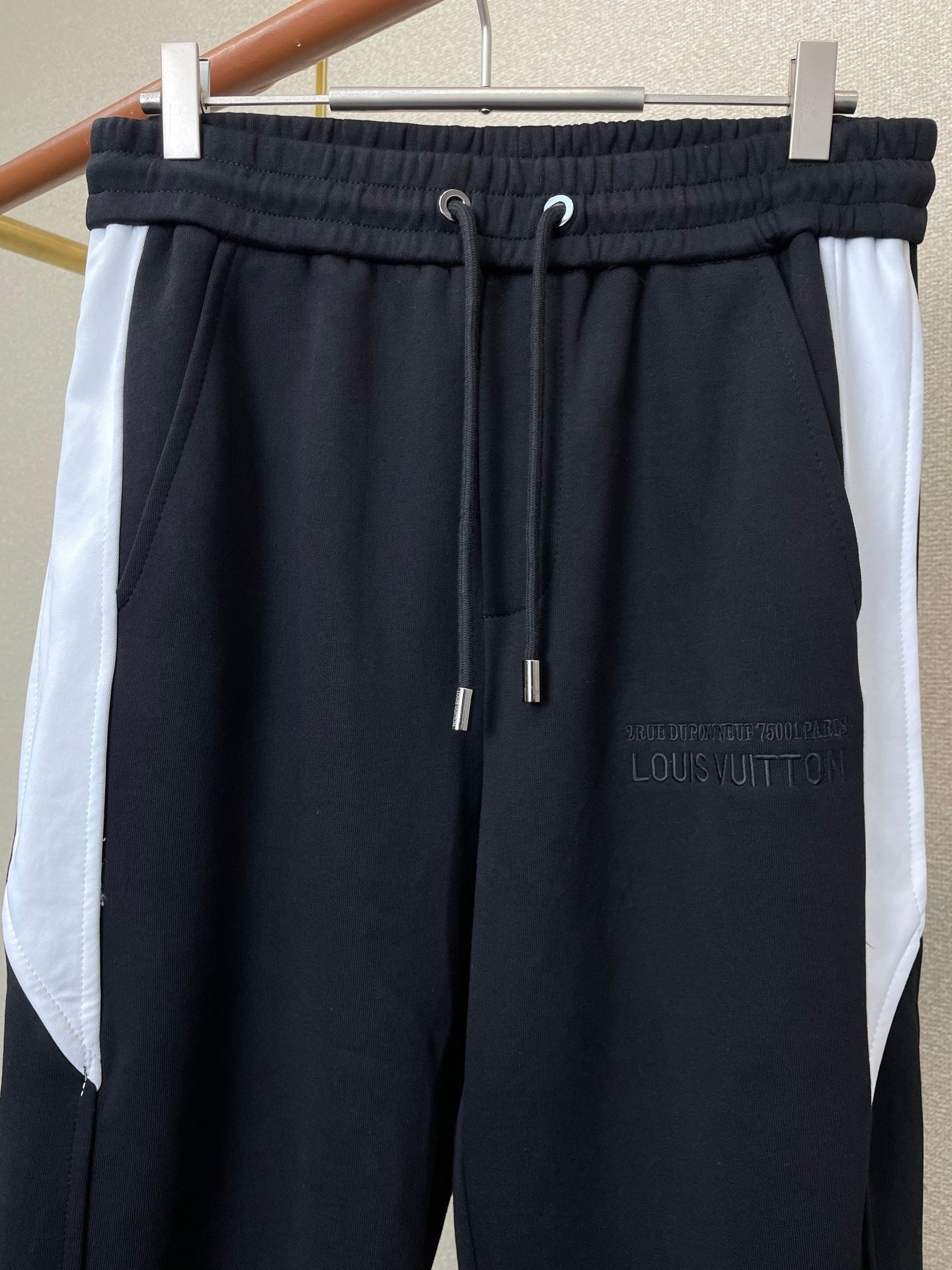 TWO-PIECE ZIP COLLAR SWEAT SET WITH CONTRAST DETAILS