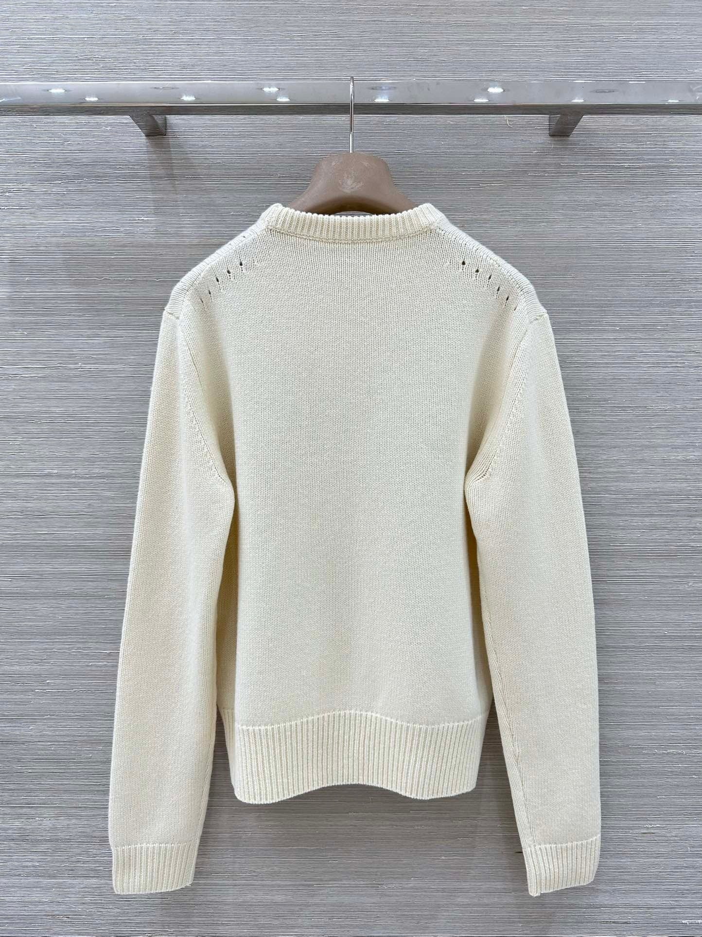 GRAPHIC KNIT SWEATER