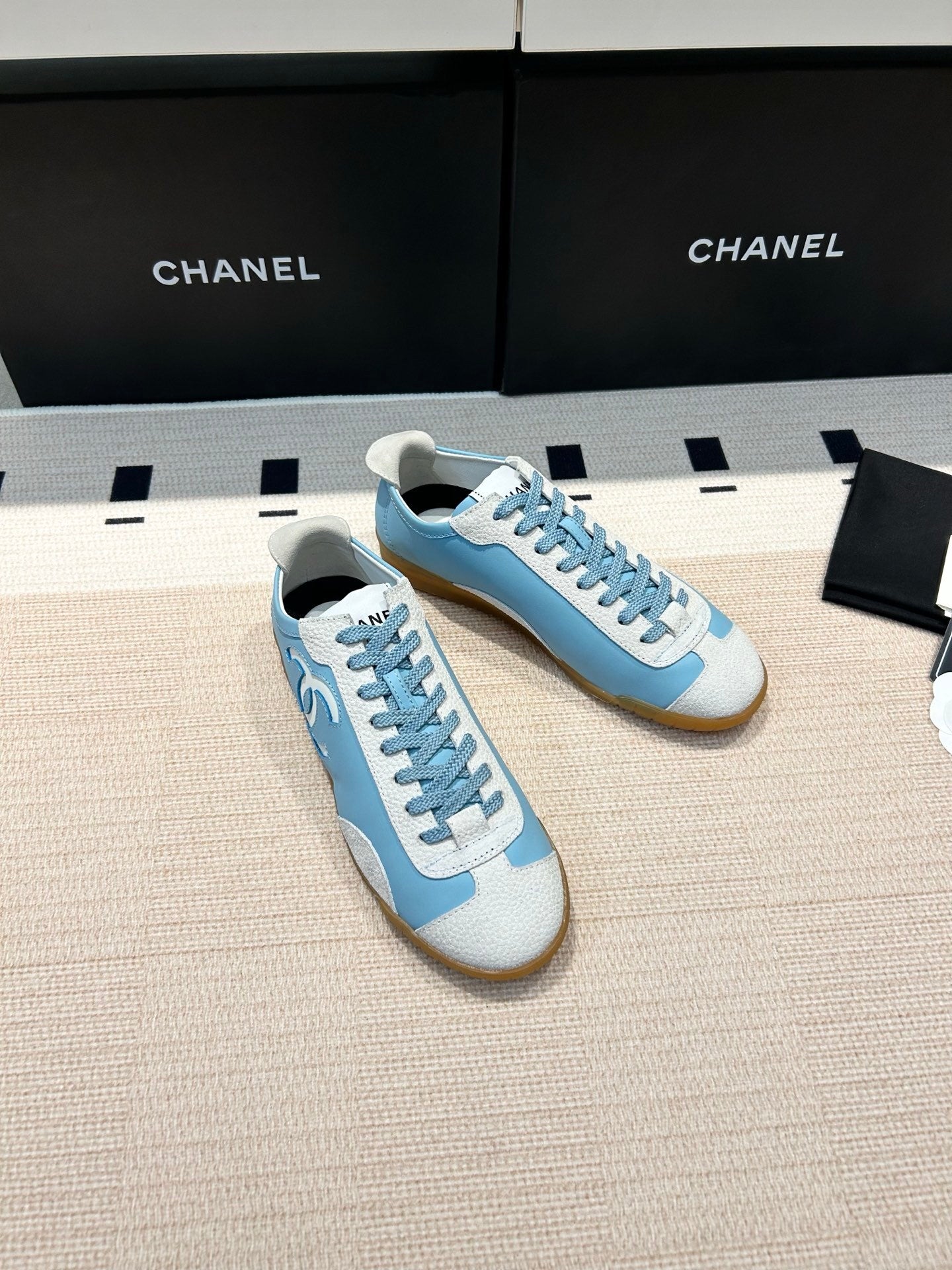 LOGO PANEL LOW-TOP SNEAKERS