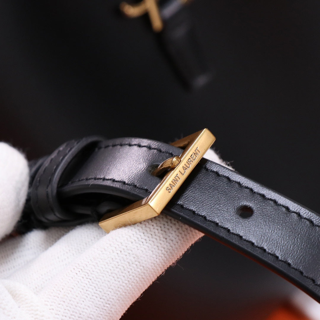 MINIMAL LEATHER SHOULDER BAG