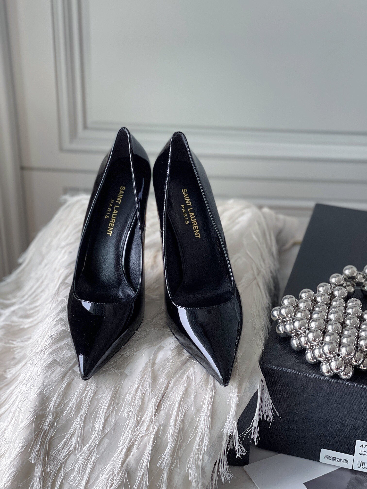 PATENT LEATHER POINTED-TOE LOGO HEEL PUMPS