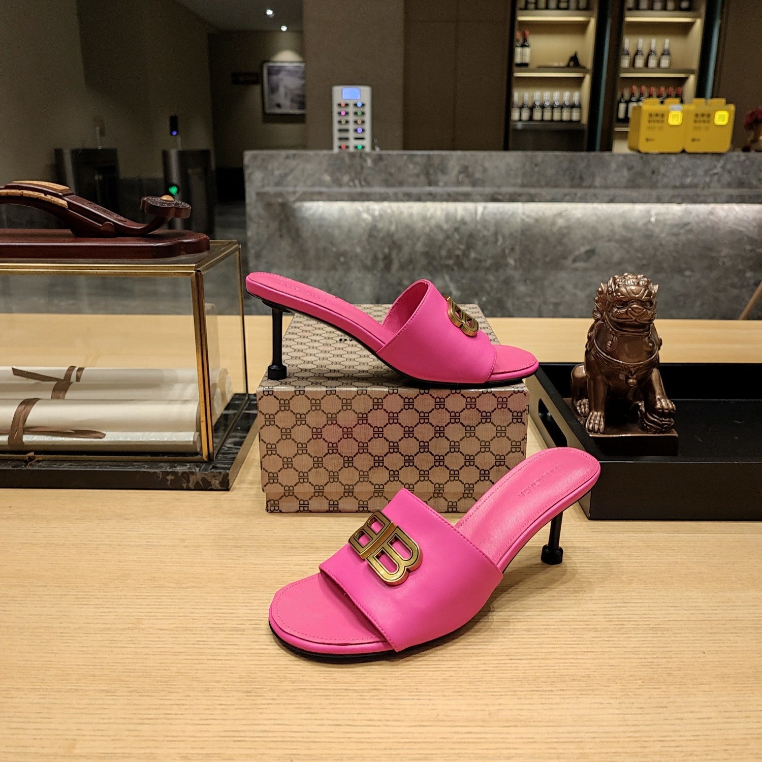 PINK LOGO LOW HEEL MULE SANDALS