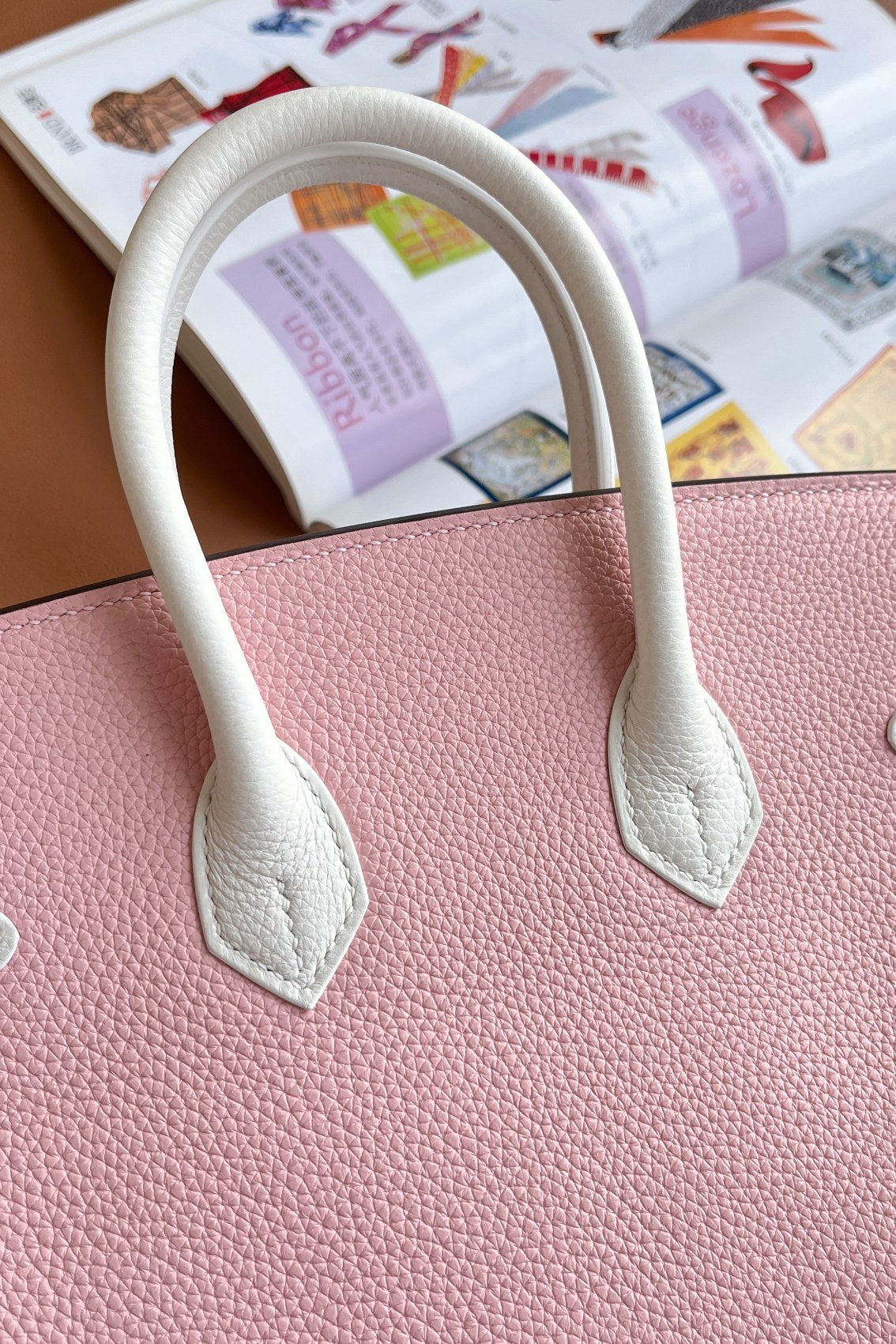 PASTEL PINK AND WHITE BIRKIN STYLE LUXURY TOP HANDLE HANDBAG WITH GOLD HARDWARE
