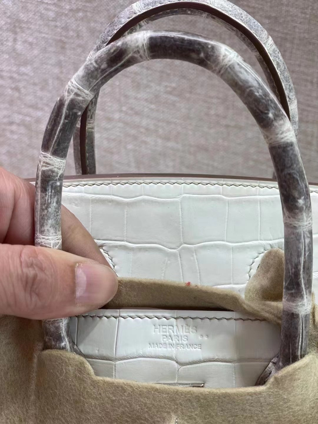 WHITE MATTE CROCODILE EMBOSSED LUXURY STRUCTURED TOTE HANDBAG WITH SILVER HARDWARE