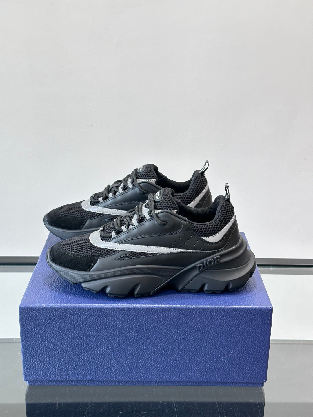 BLACK & GREY DESIGNER RUNNER SNEAKERS