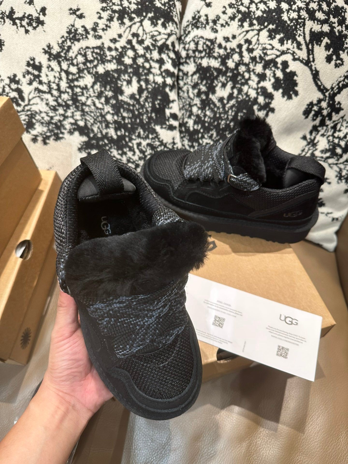 COZY PLATFORM SNEAKERS – BLACK