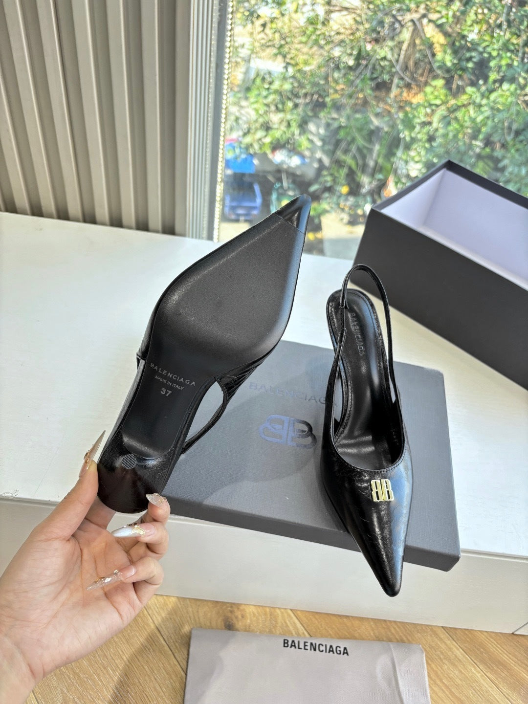 CLASSIC BLACK POINTED-TOE SLINGBACK STILETTO HEELS