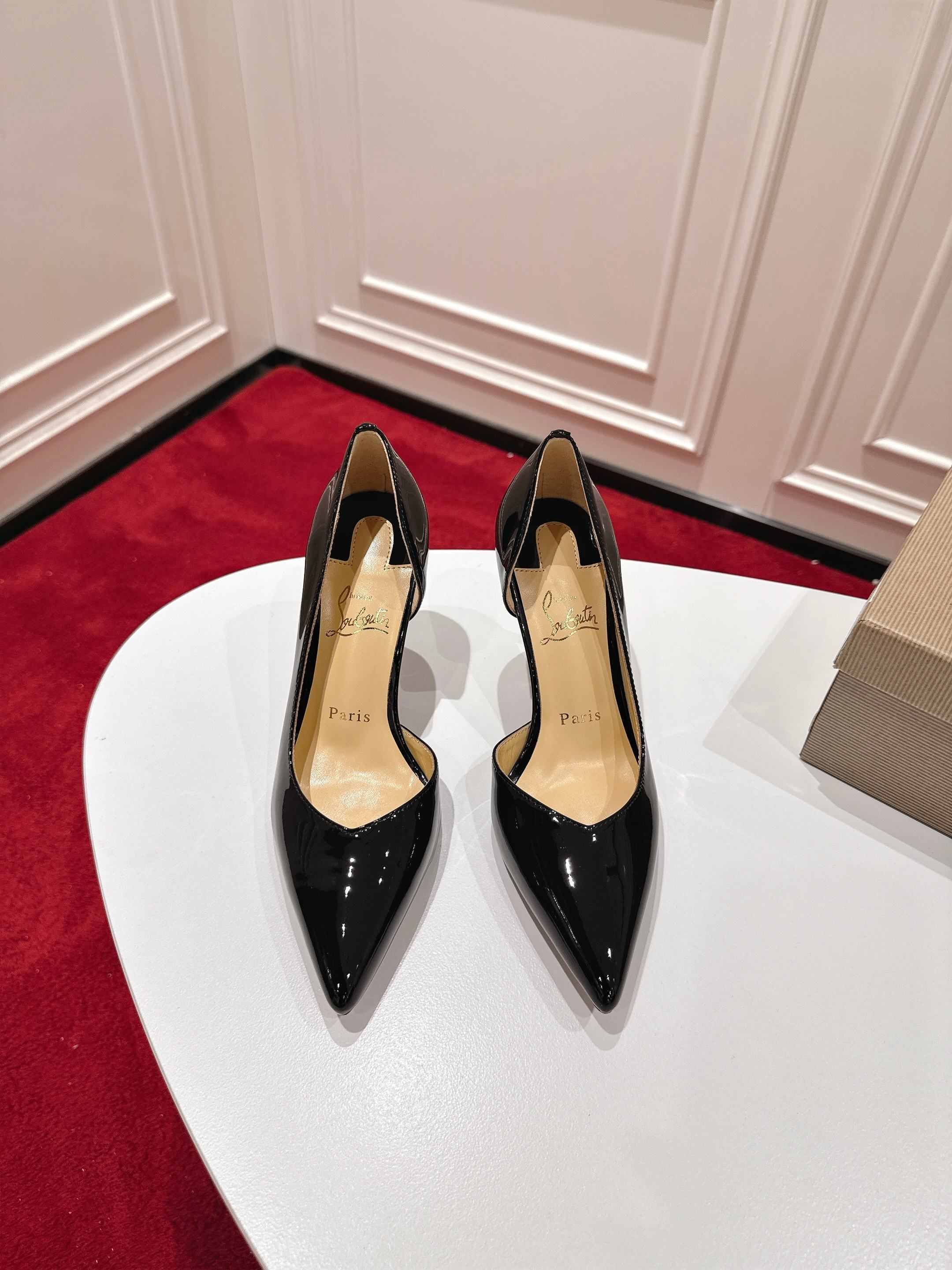 BLACK PATENT POINTED-TOE CLASSIC PUMPS
