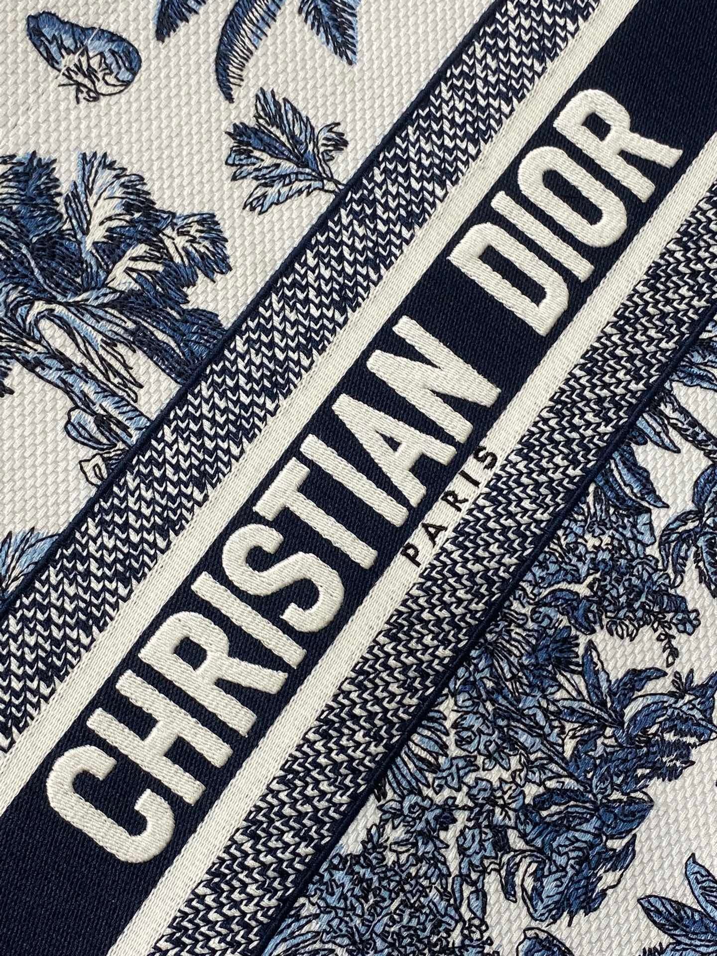 STRUCTURED CANVAS TOTE WITH BOTANICAL ILLUSTRATION