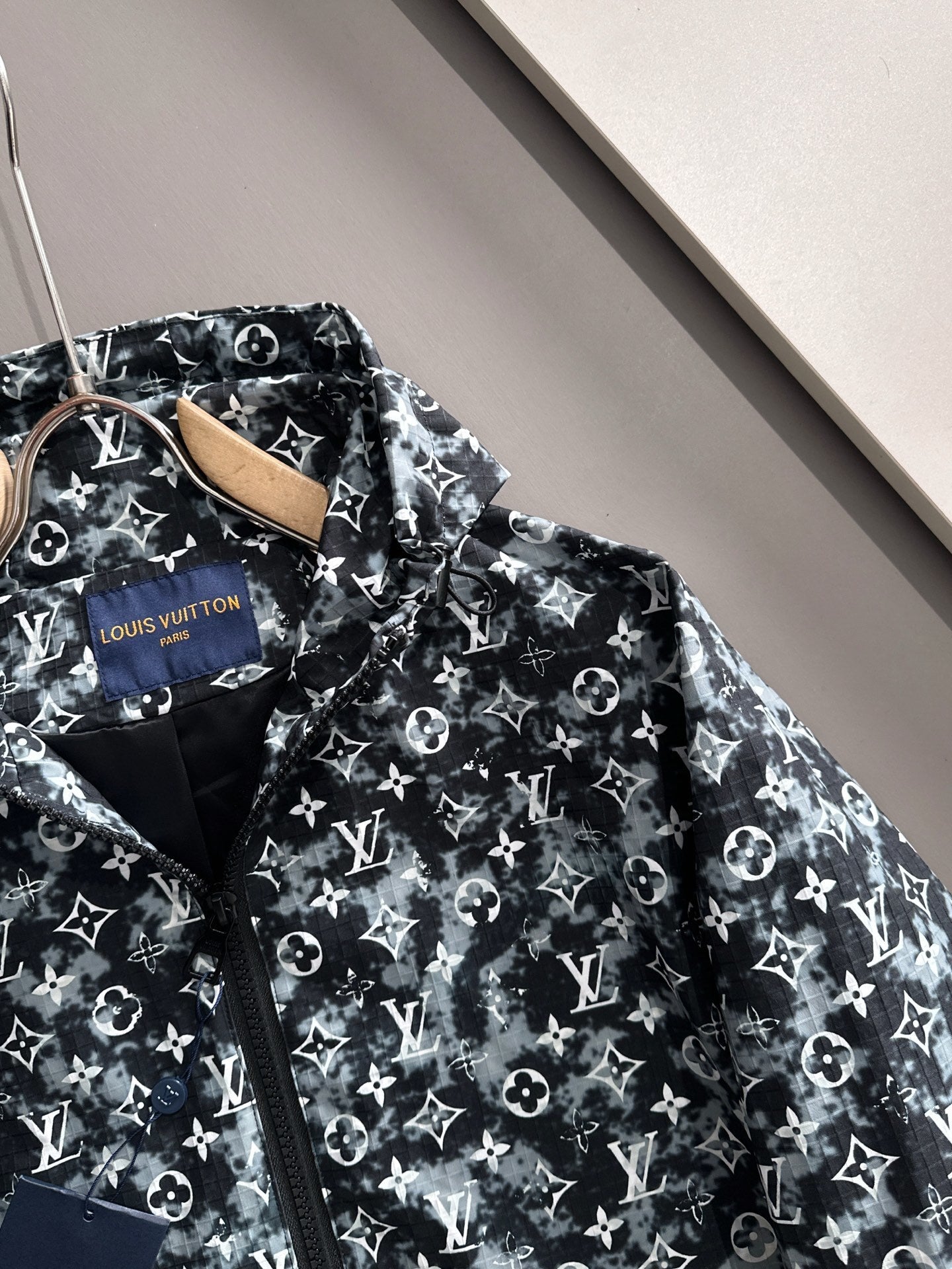 HOODED ZIP JACKET WITH ALL-OVER CONTRAST PATTERN