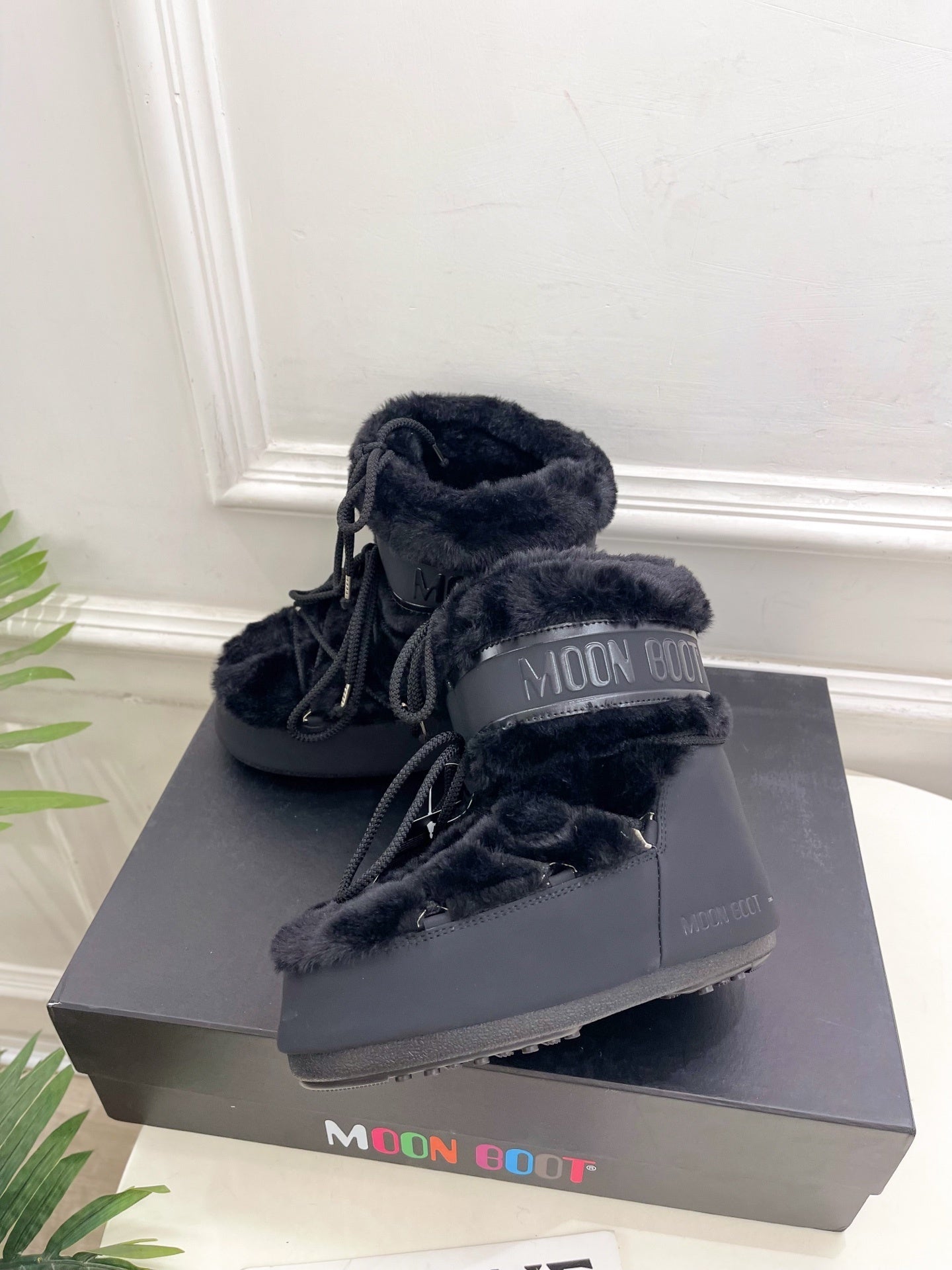 BLACK FAUX FUR LINED WINTER BOOTS