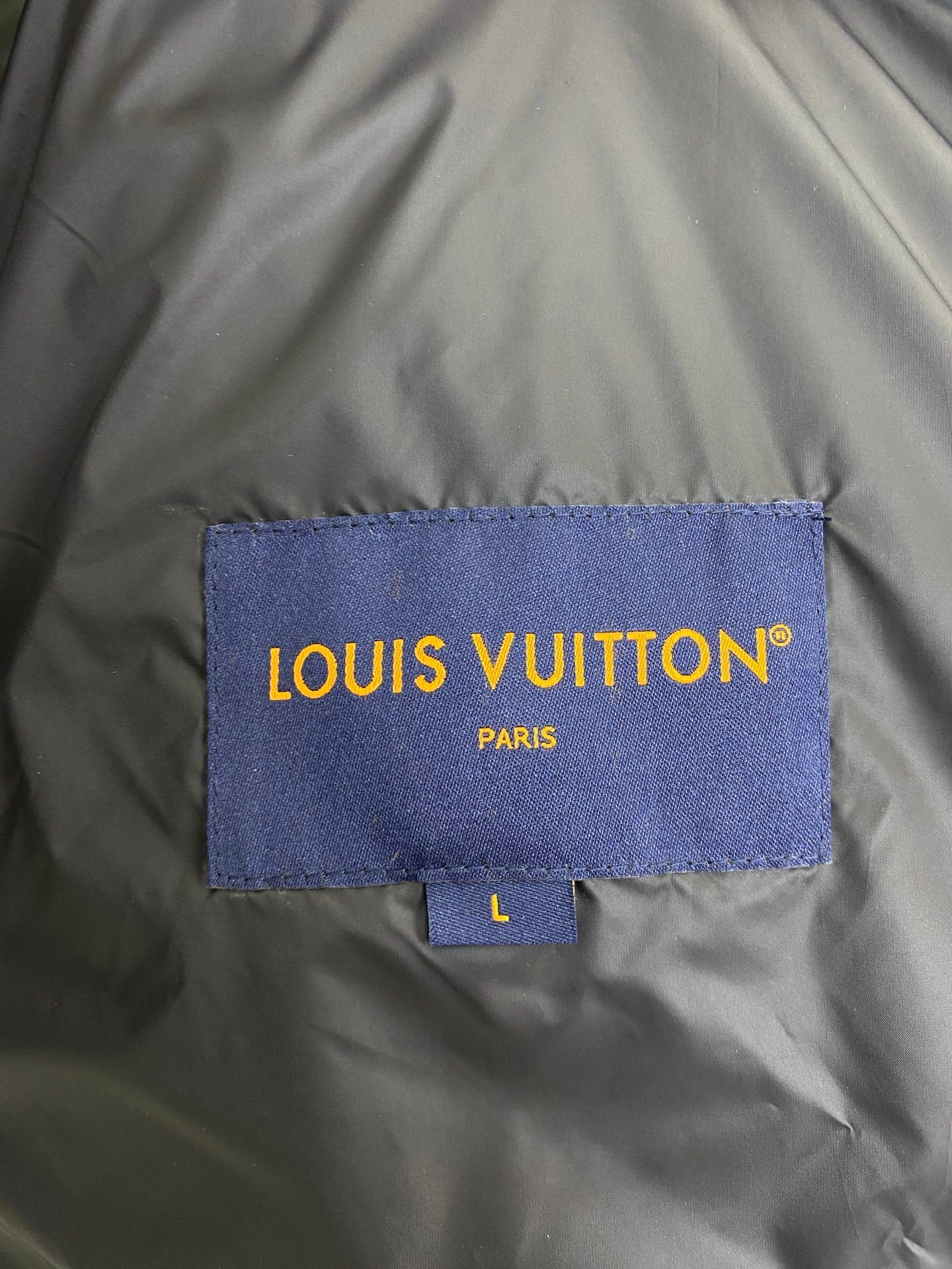 EMBOSSED PUFFER JACKET