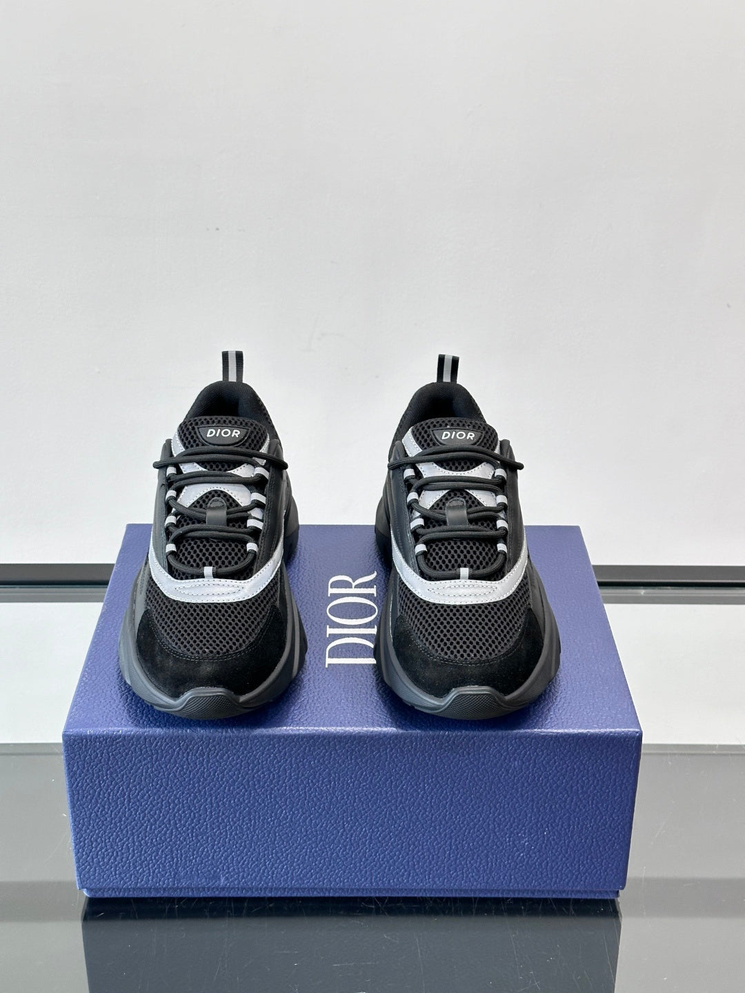 BLACK & GREY DESIGNER RUNNER SNEAKERS