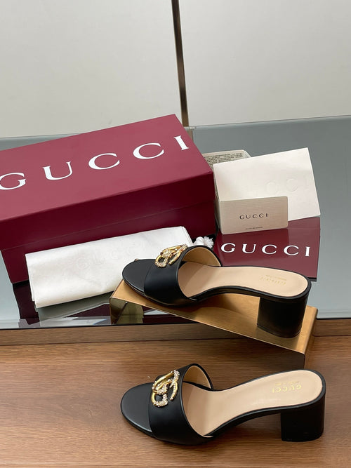 BLACK MID-HEEL METALLIC LOGO SLIDES