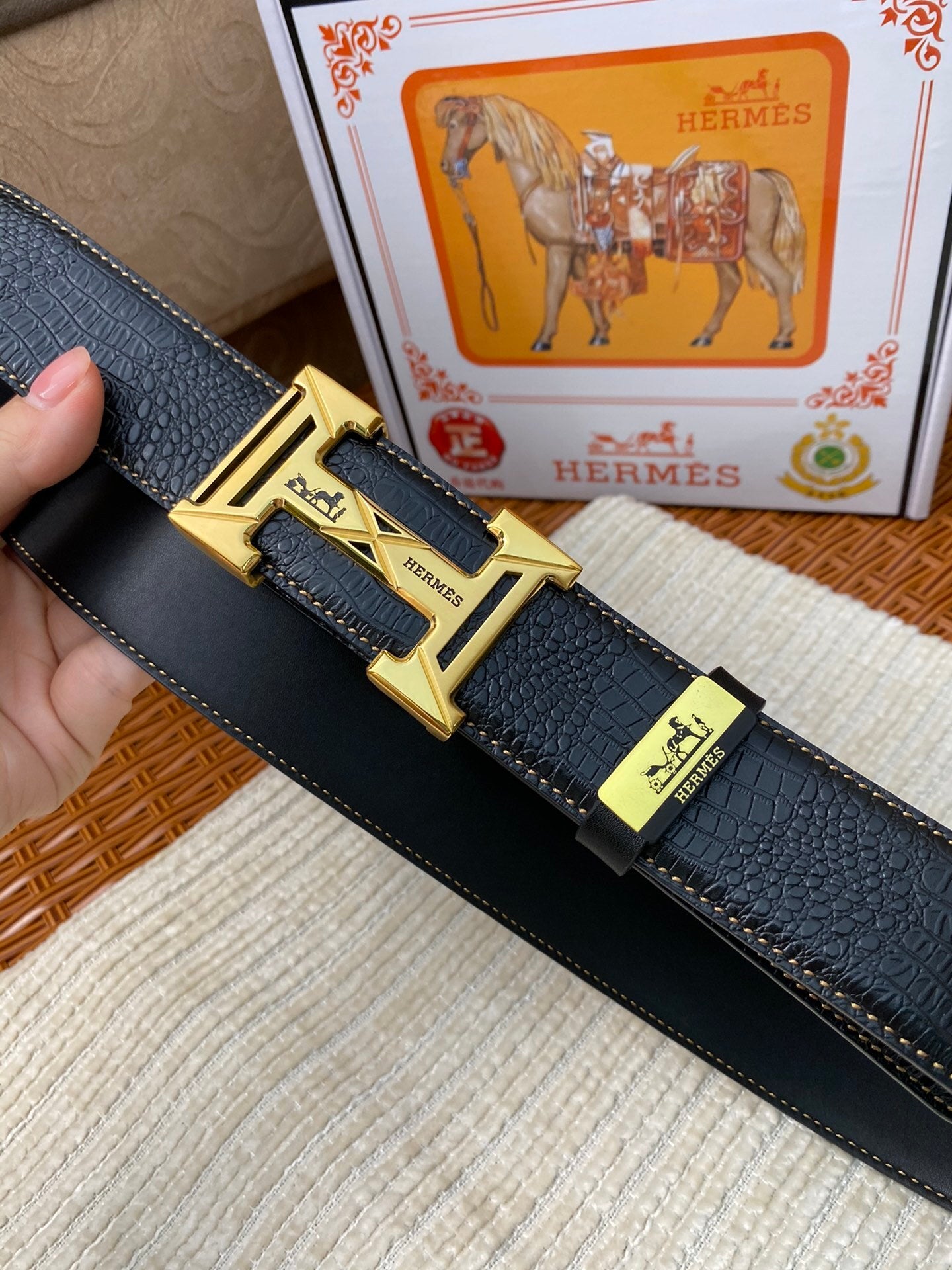 TEXTURED LEATHER BELT – GOLD BUCKLE EDITION