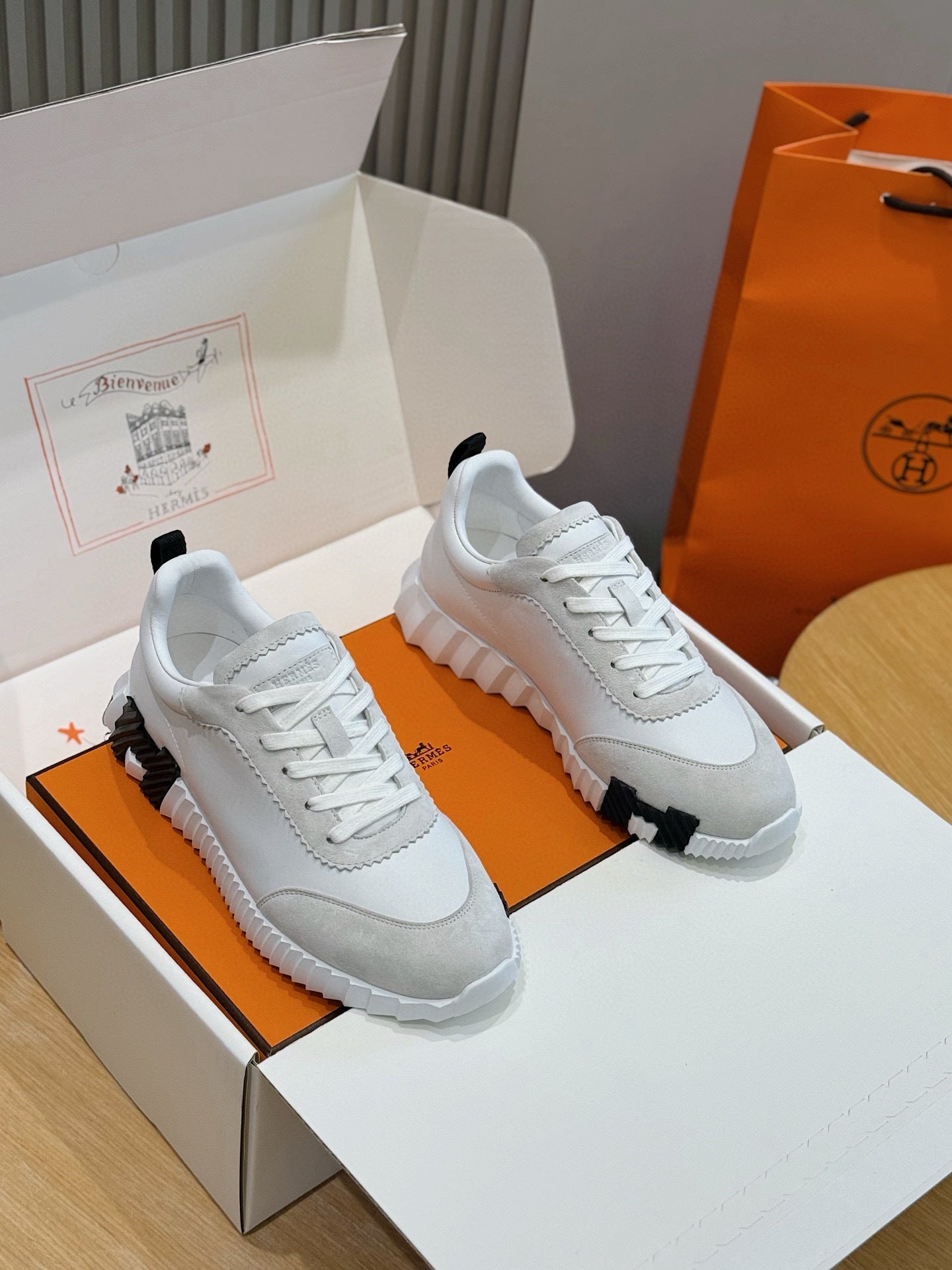 LUXURY WHITE LEATHER & SUEDE DESIGNER SNEAKERS