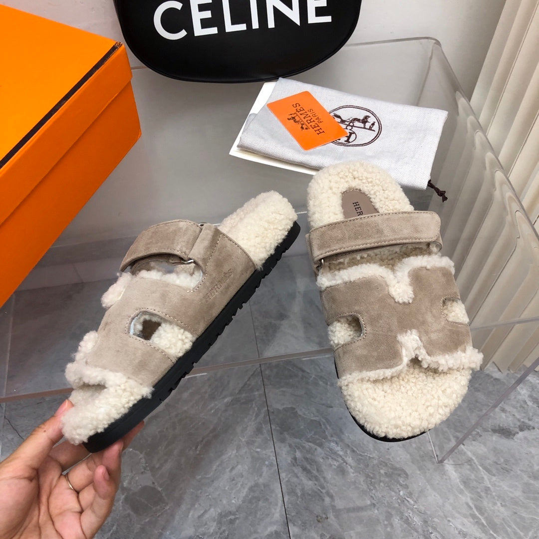 SHEARLING SLIDE SANDALS WITH TAUPE SUEDE STRAPS