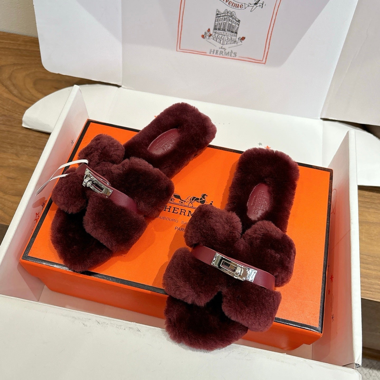 BURGUNDY FAUX FUR MULE SLIPPERS WITH METALLIC ACCENT