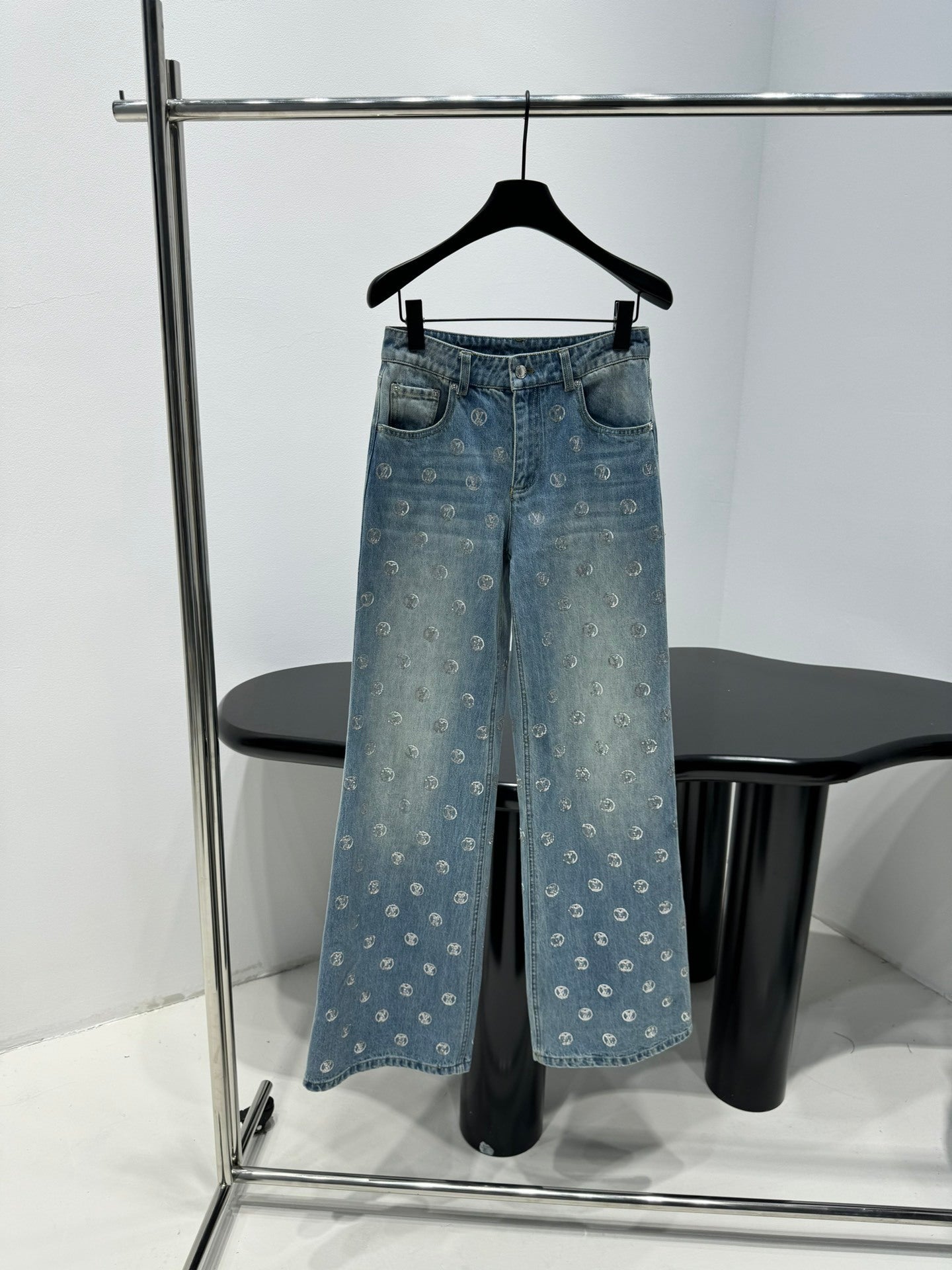 STRAIGHT-LEG DENIM JEANS WITH ALLOVER PRINT