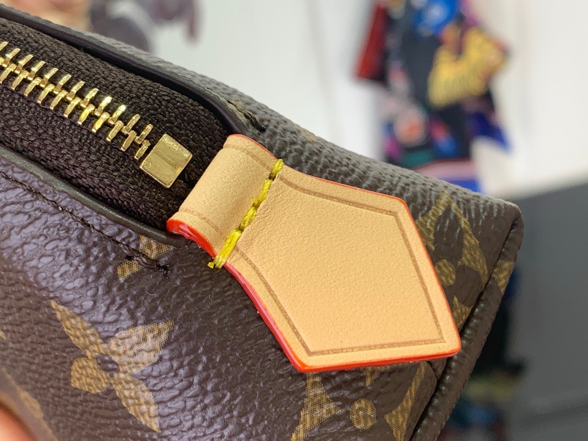 COMPACT DOME CROSSBODY BAG