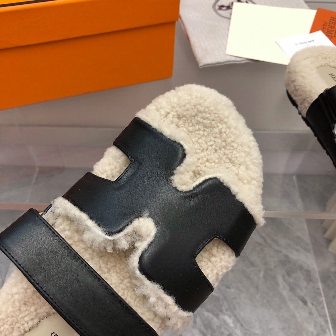 SHEARLING SLIDE SANDALS WITH BLACK LEATHER STRAPS