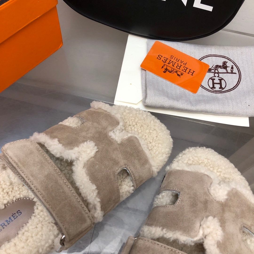 SHEARLING SLIDE SANDALS WITH TAUPE SUEDE STRAPS
