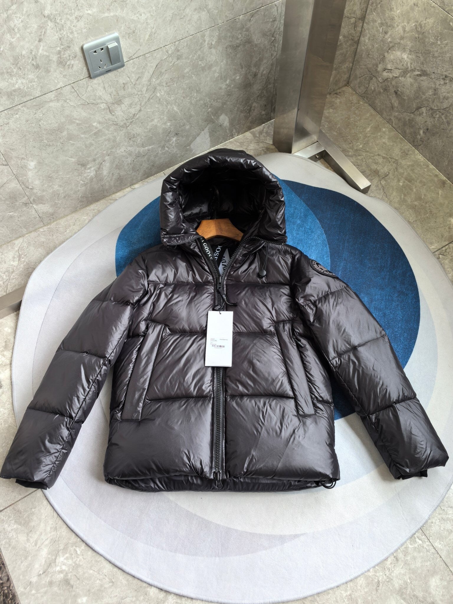 BLACK HOODED PUFFER JACKET